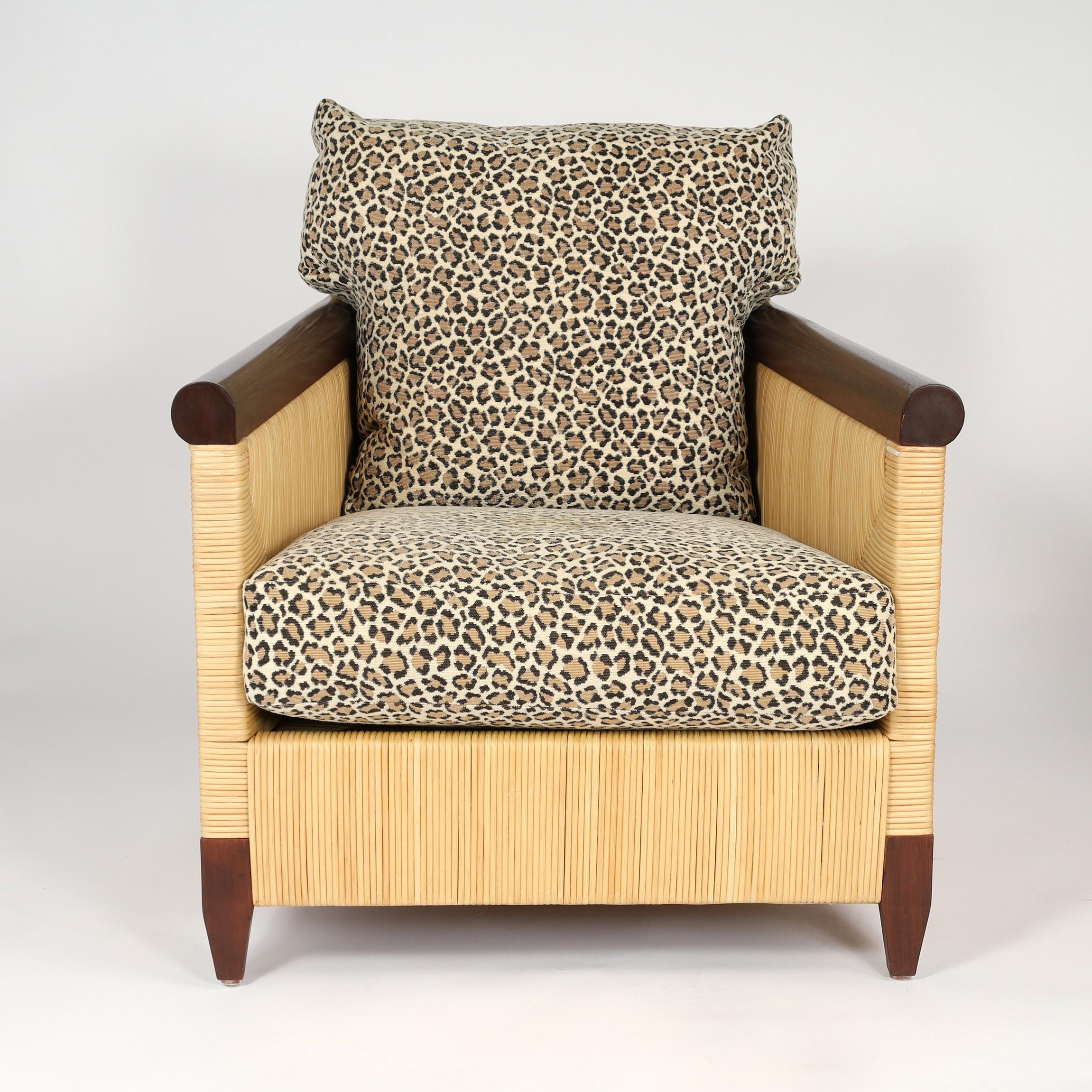 Pareja de sillas Donghia Club Vintage diseñadas por John Hutton siglo XX en venta