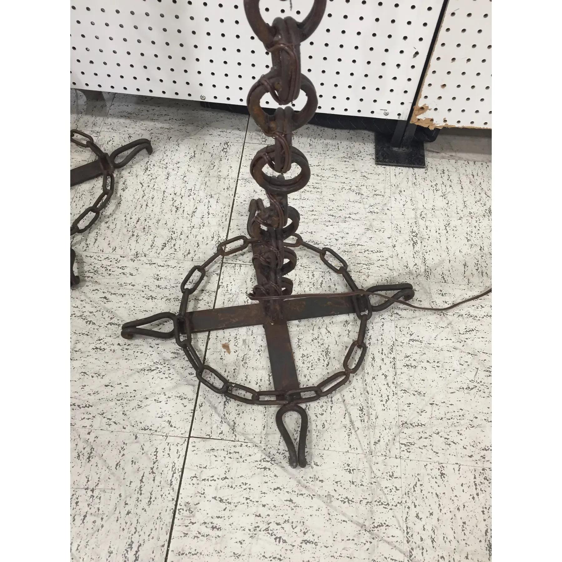 Pareja de lámparas de pie vintage de hierro de doble eslabón Norteamericano en venta