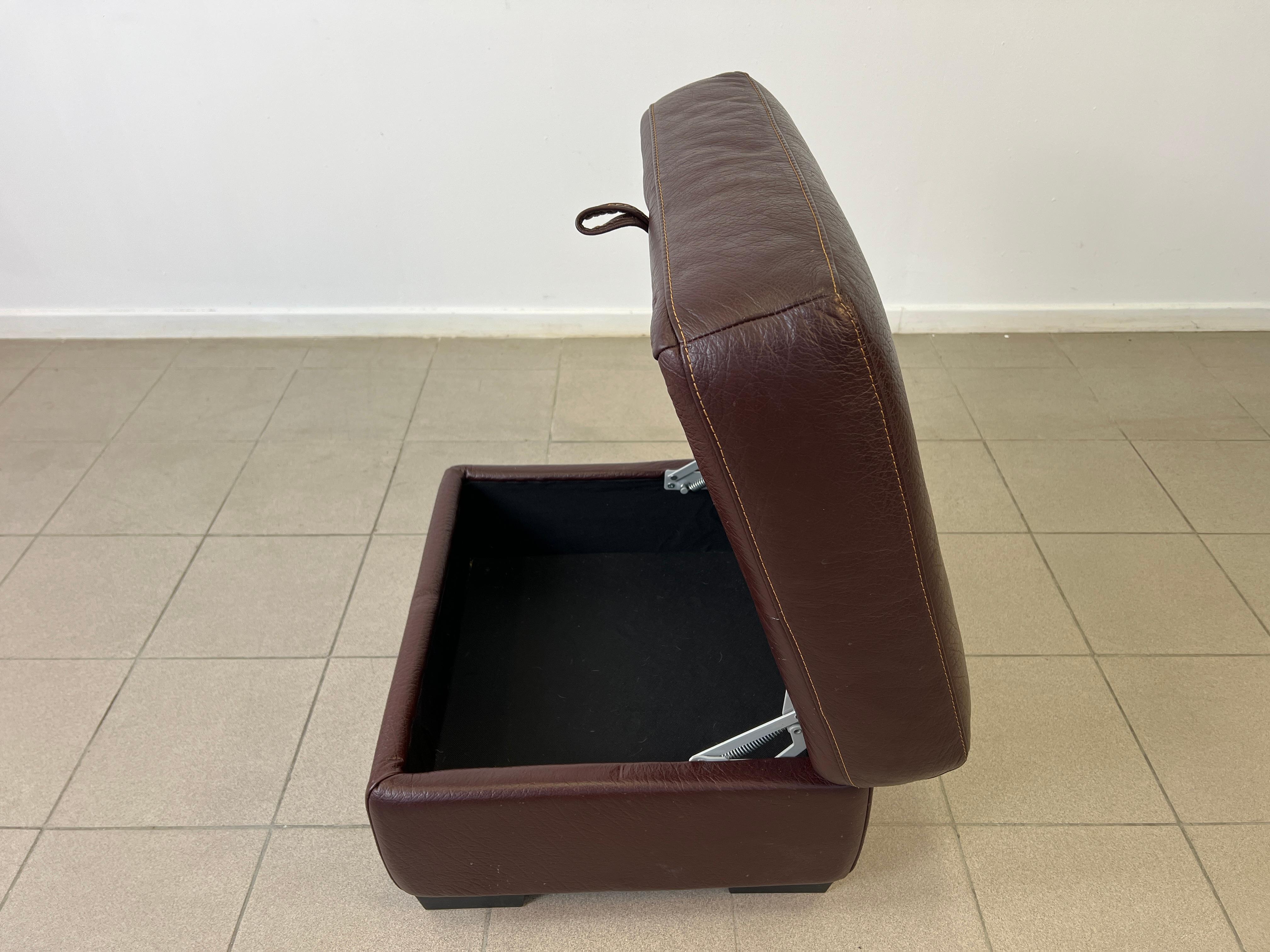Paar holländische Vintage-Ledersessel mit Ottomane im Angebot 4