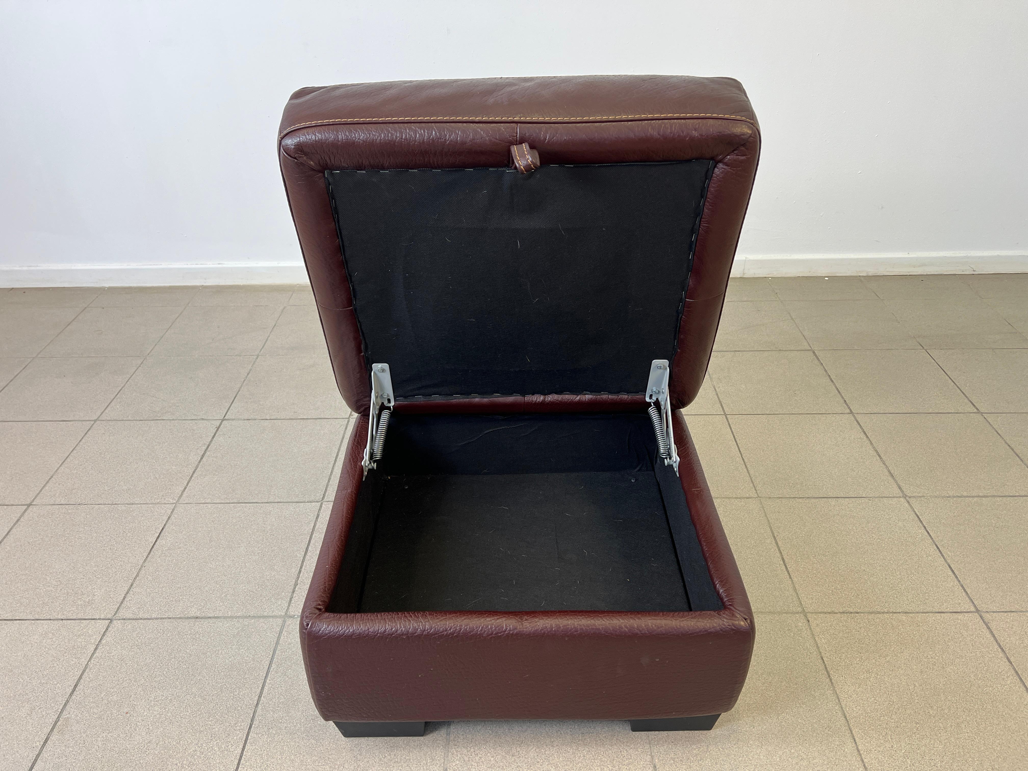 Paar holländische Vintage-Ledersessel mit Ottomane im Angebot 5