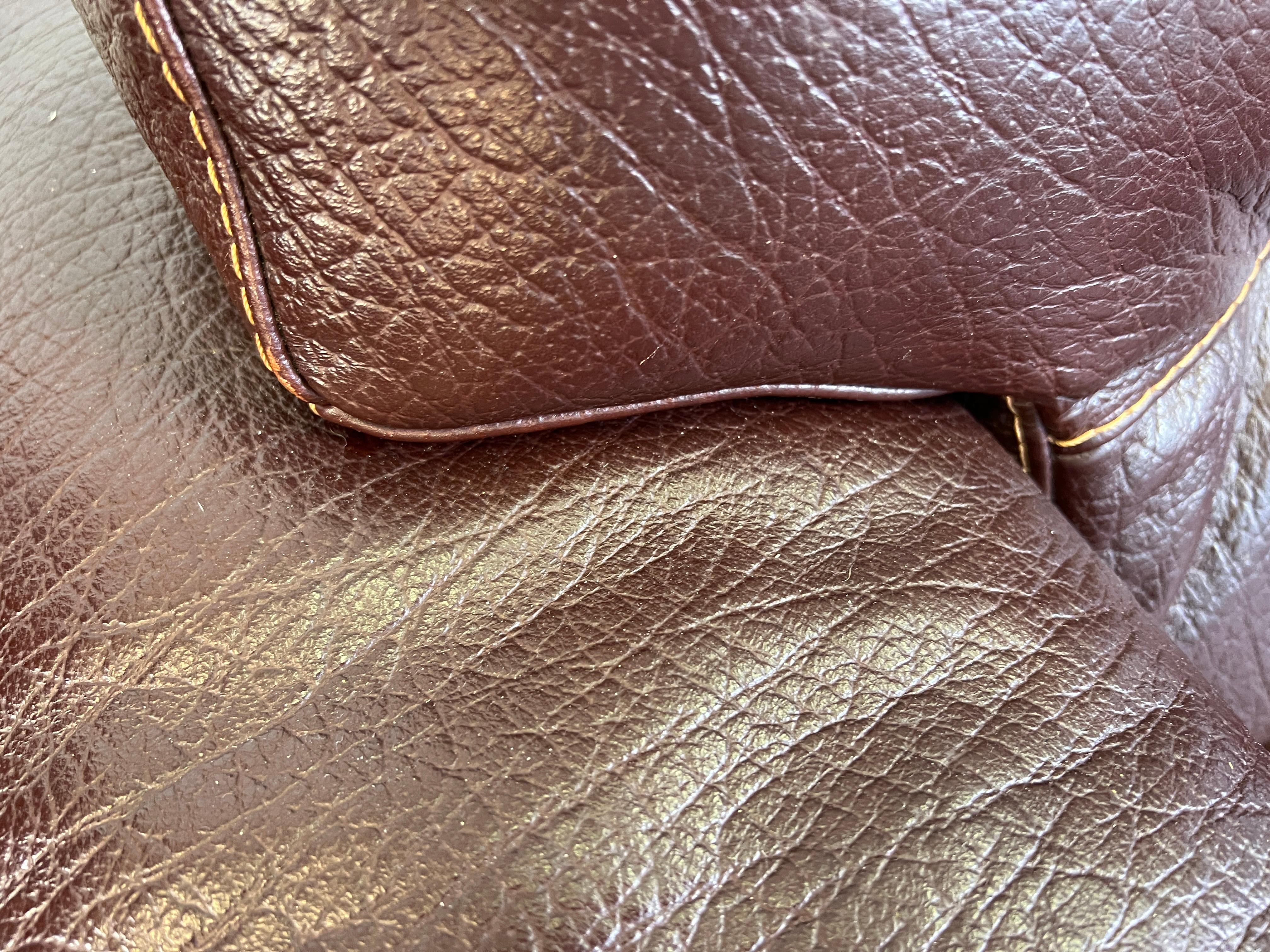 Paar holländische Vintage-Ledersessel mit Ottomane im Angebot 9