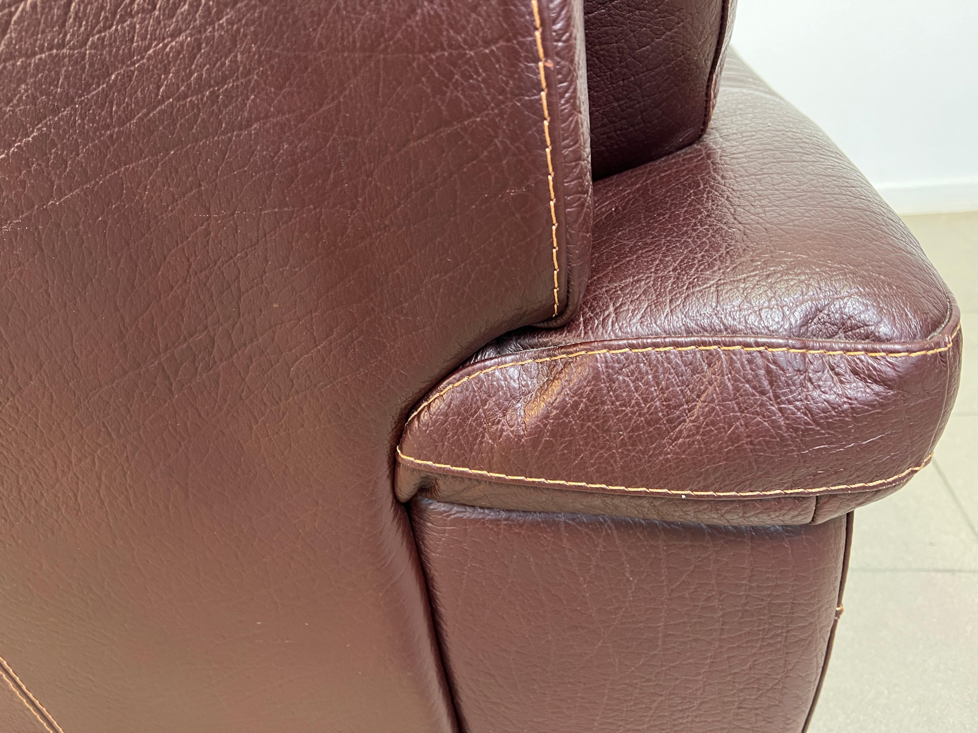 Paar holländische Vintage-Ledersessel mit Ottomane im Angebot 10