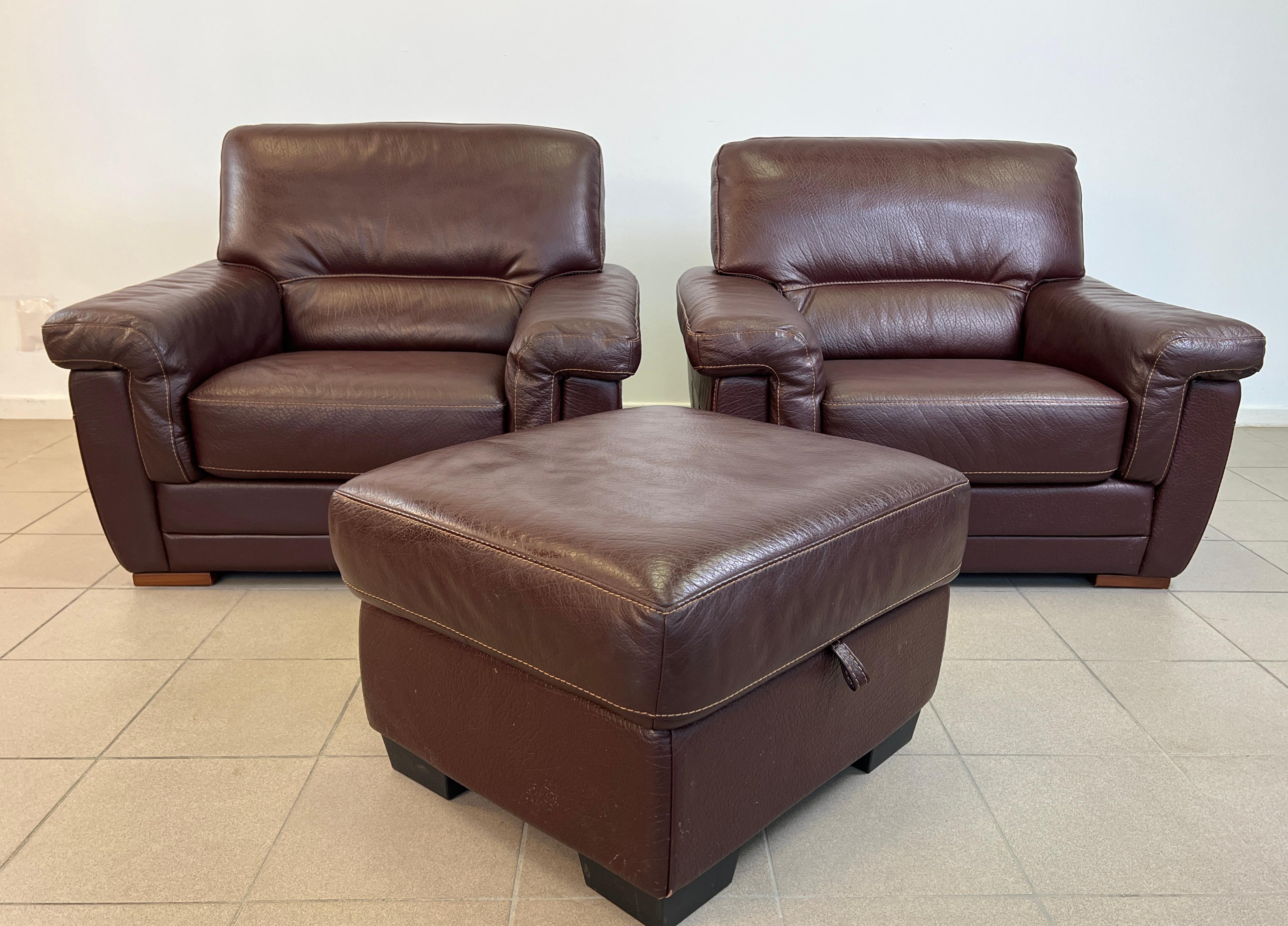 Paar holländische Vintage-Ledersessel mit Ottomane (Moderne der Mitte des Jahrhunderts) im Angebot