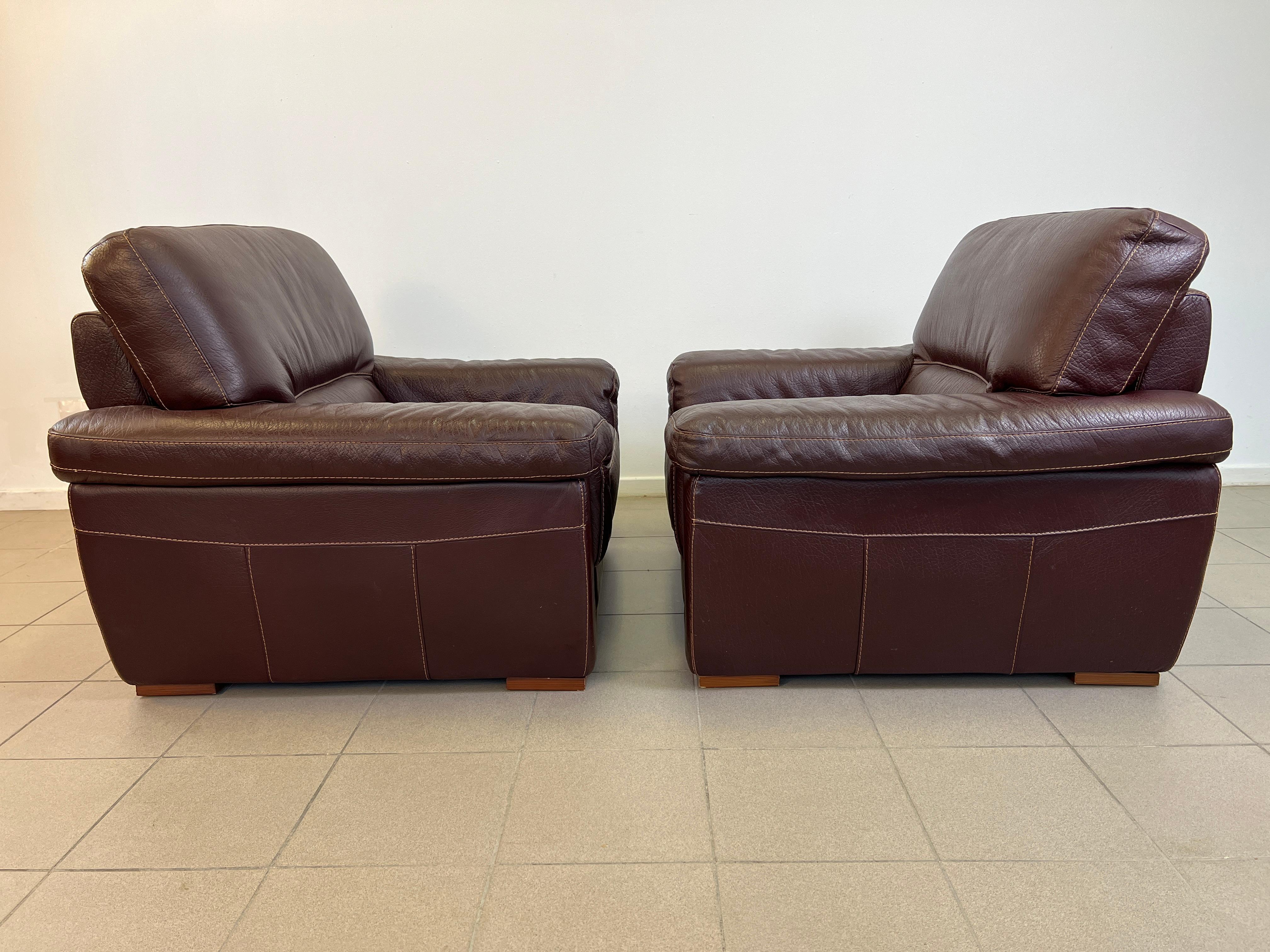 Paar holländische Vintage-Ledersessel mit Ottomane (20. Jahrhundert) im Angebot