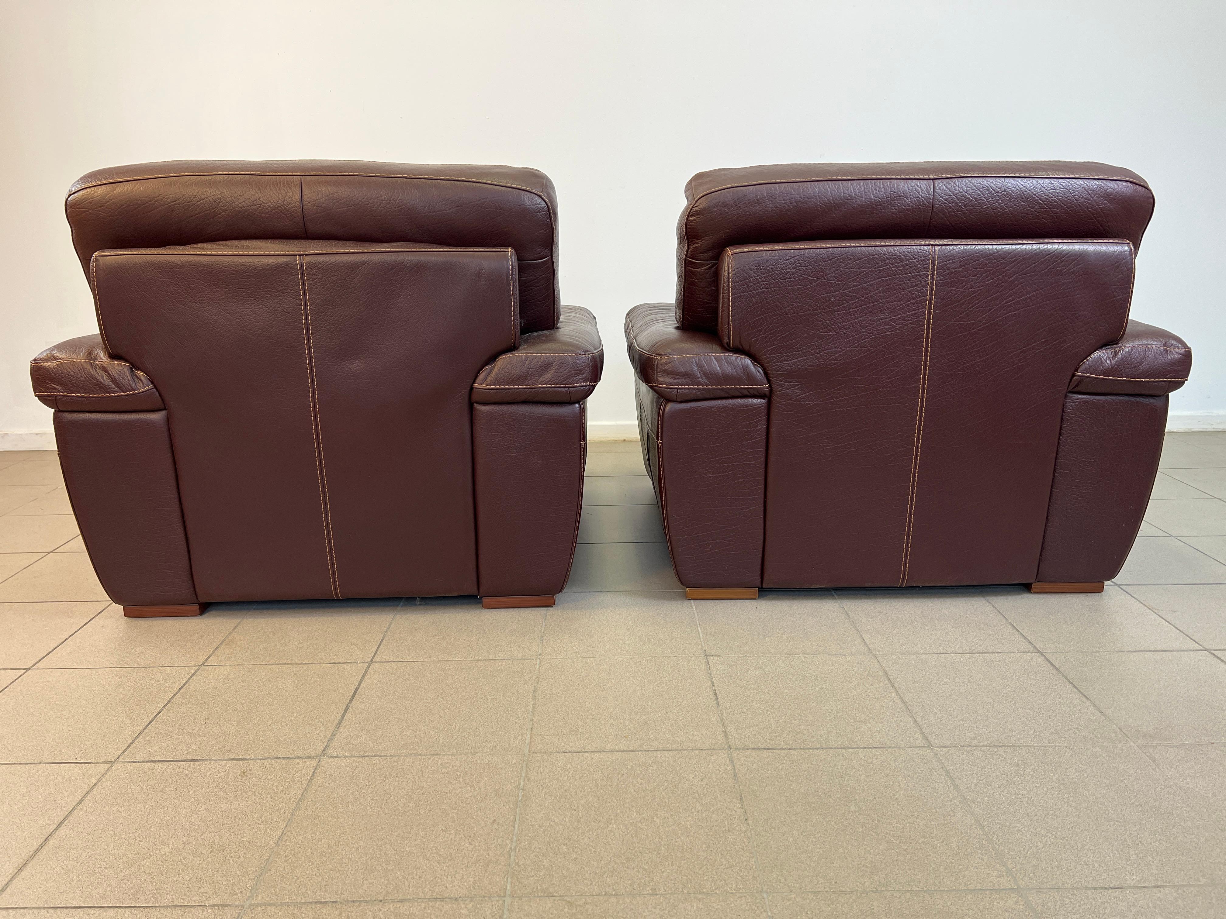 Paar holländische Vintage-Ledersessel mit Ottomane im Angebot 1