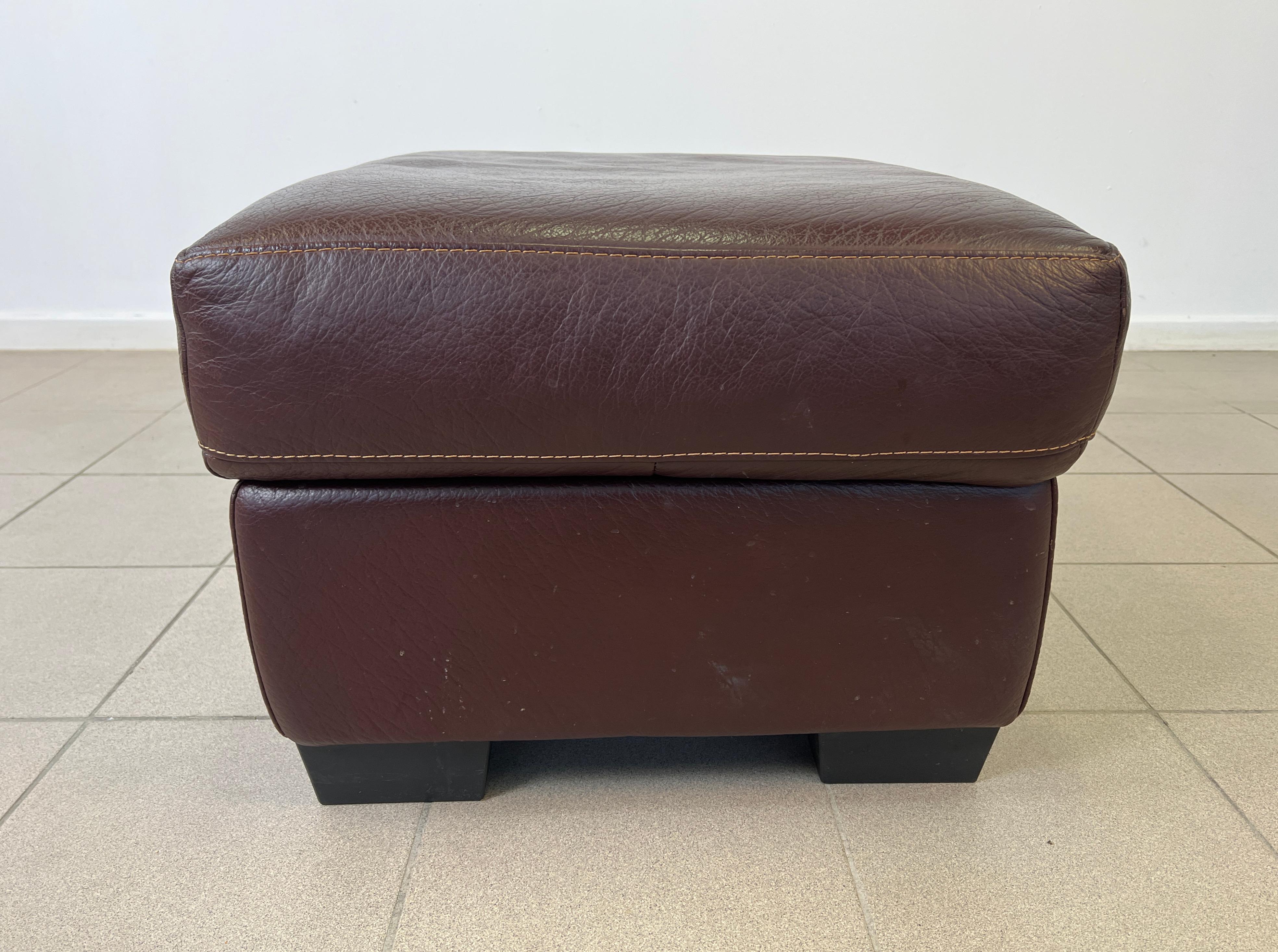 Paar holländische Vintage-Ledersessel mit Ottomane im Angebot 2