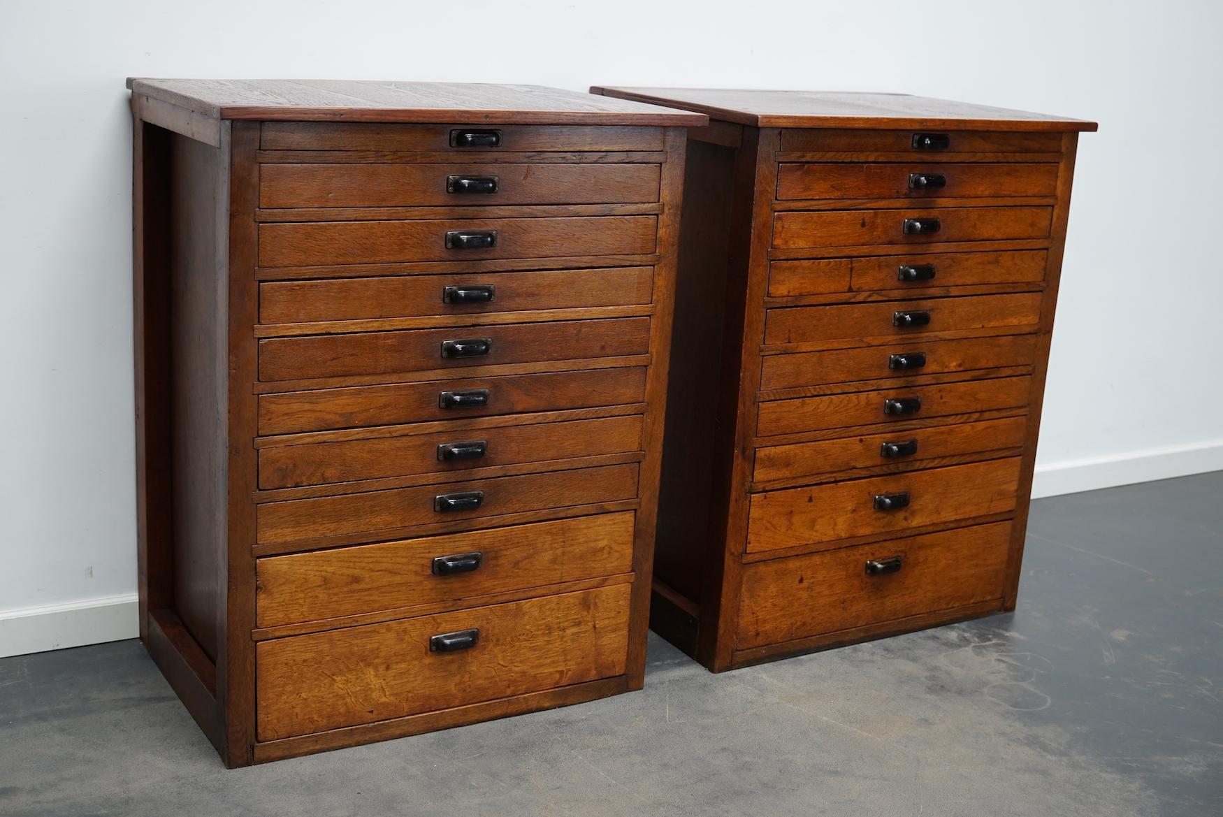 These jewelers / watchmakers cabinets were designed and made circa 1930/1940 in the Netherlands. They feature 10 oak fronted drawers in different sizes: DWH 41 x 53 x 3 / 5 / 9 / 14 cm.