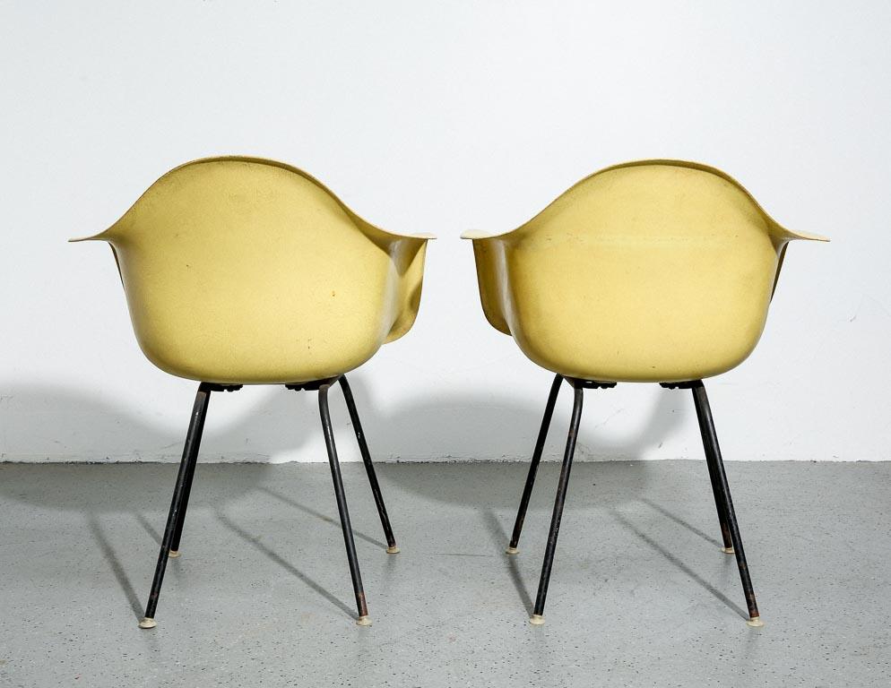 Mid-Century Modern Pair of Vintage Eames Fiberglass Armshells