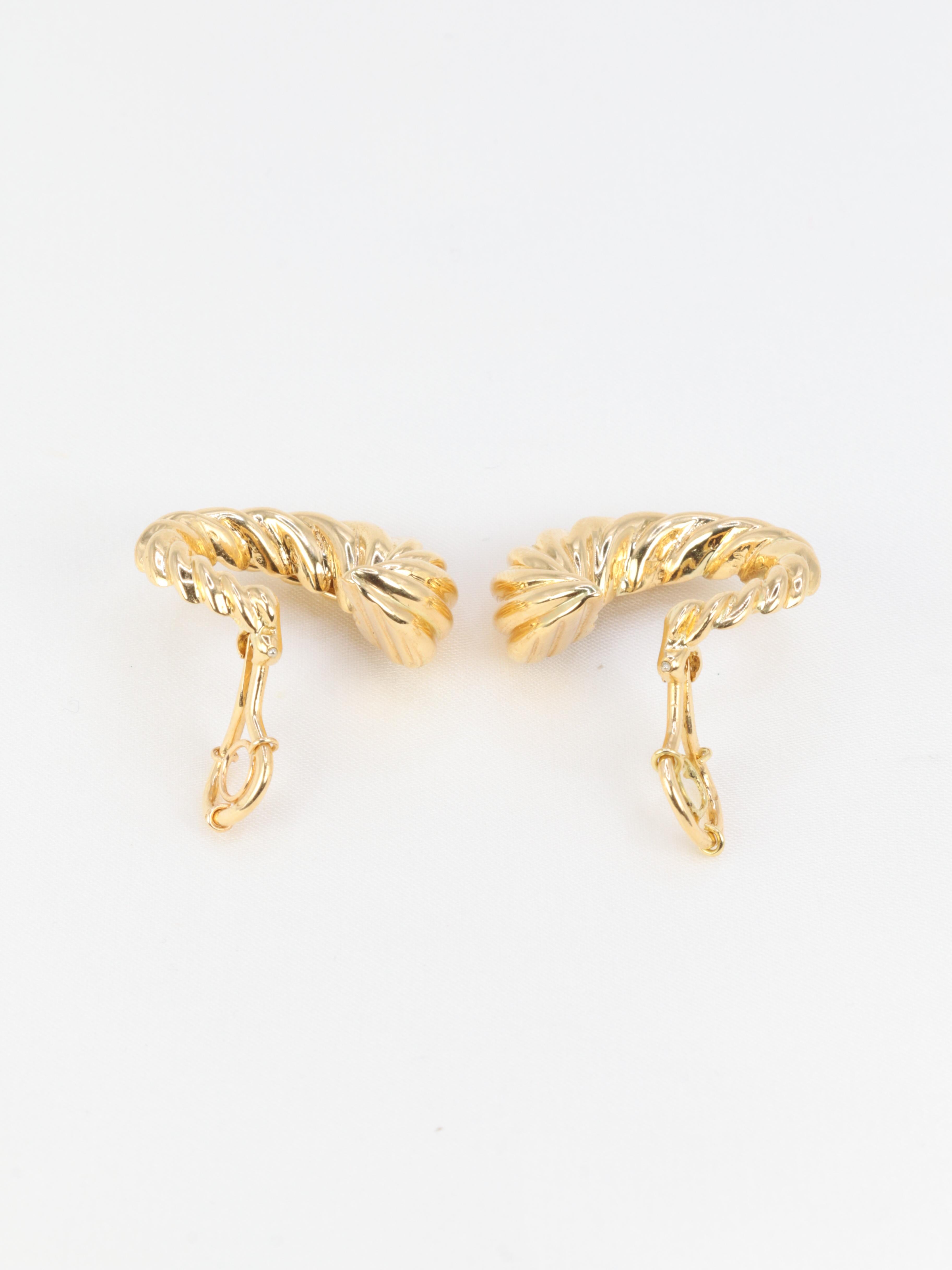 Pair of Vintage Ear Clips in Yellow Gold 1