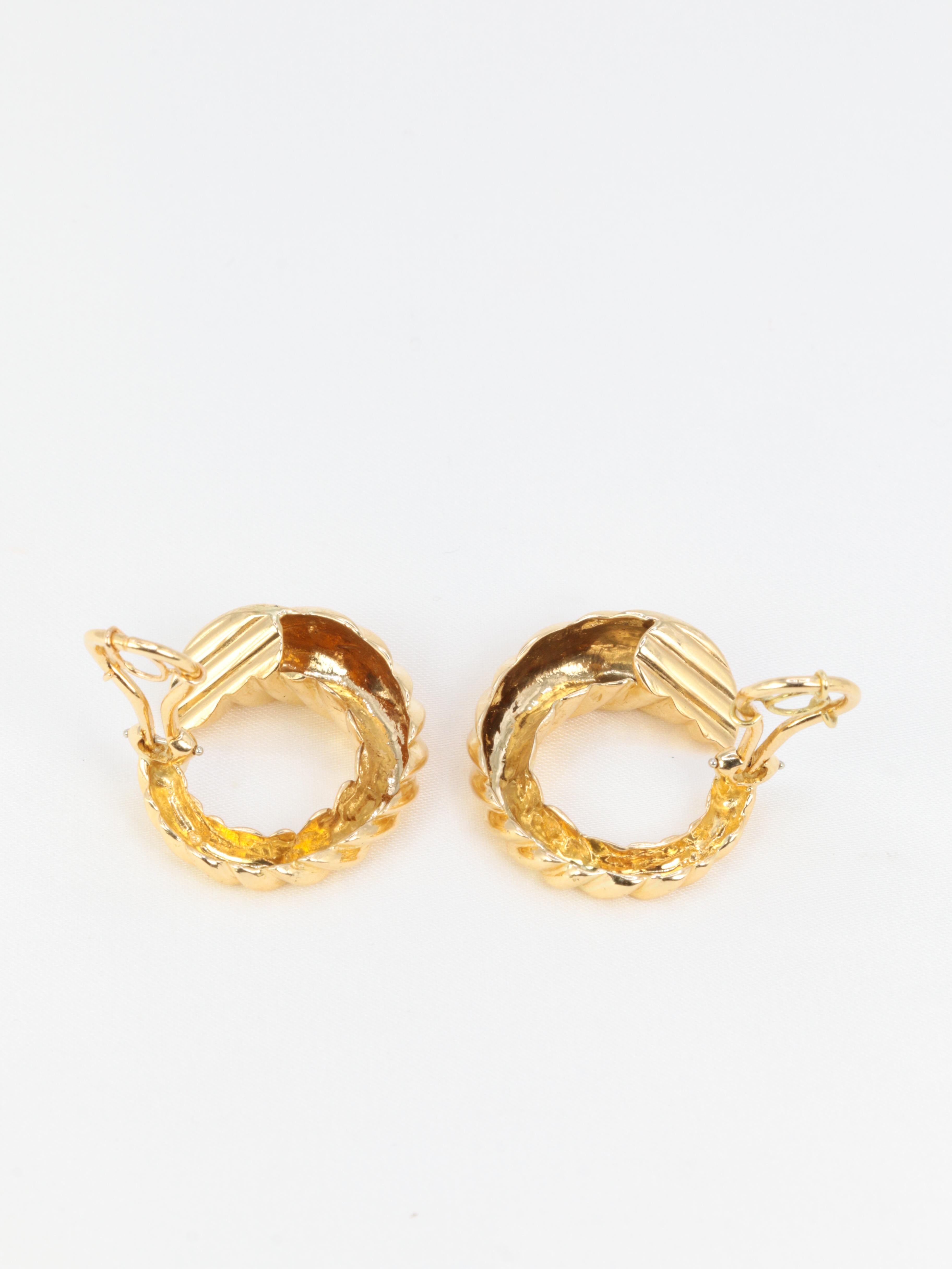 Pair of Vintage Ear Clips in Yellow Gold 2