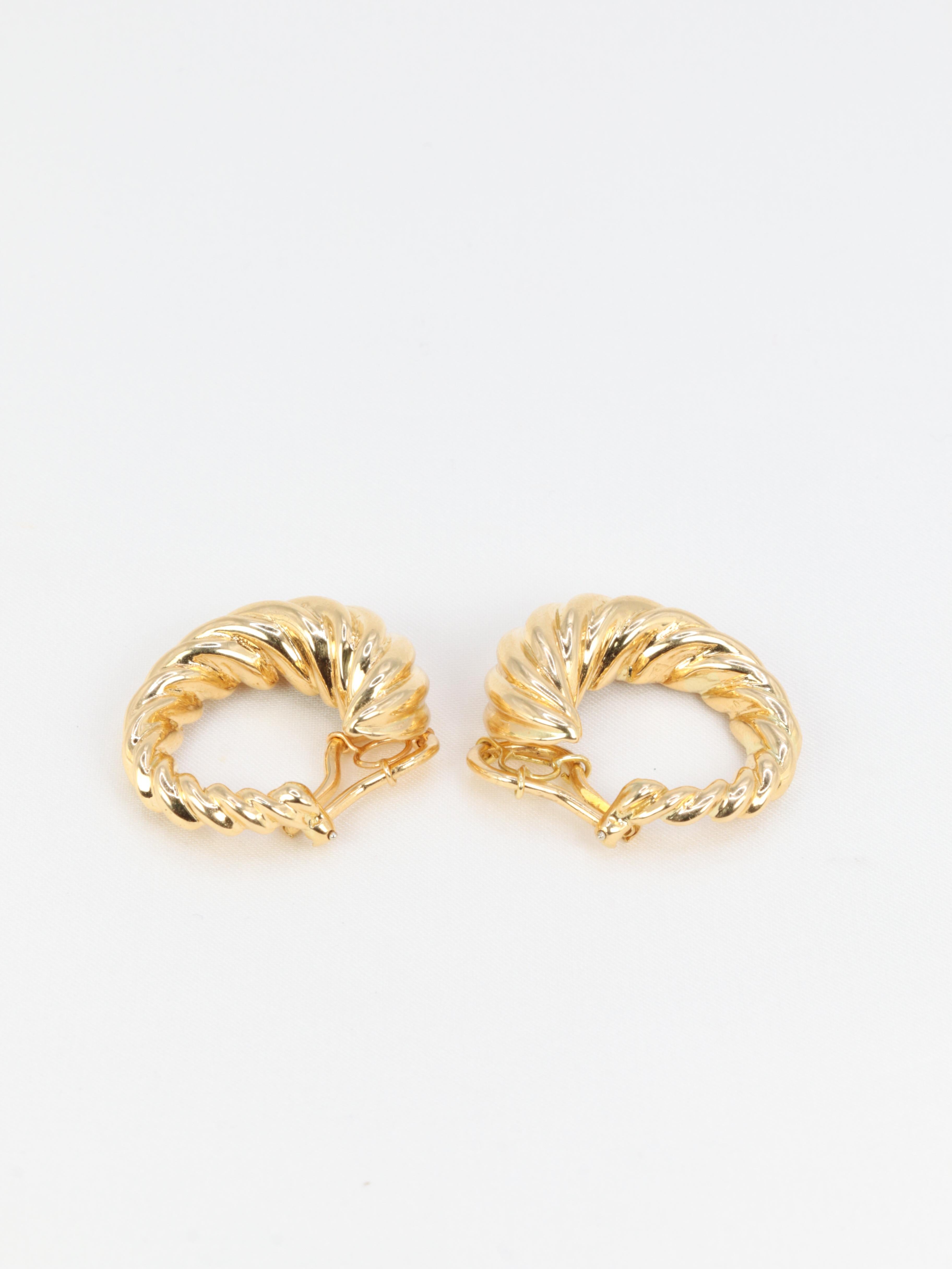Pair of Vintage Ear Clips in Yellow Gold 3