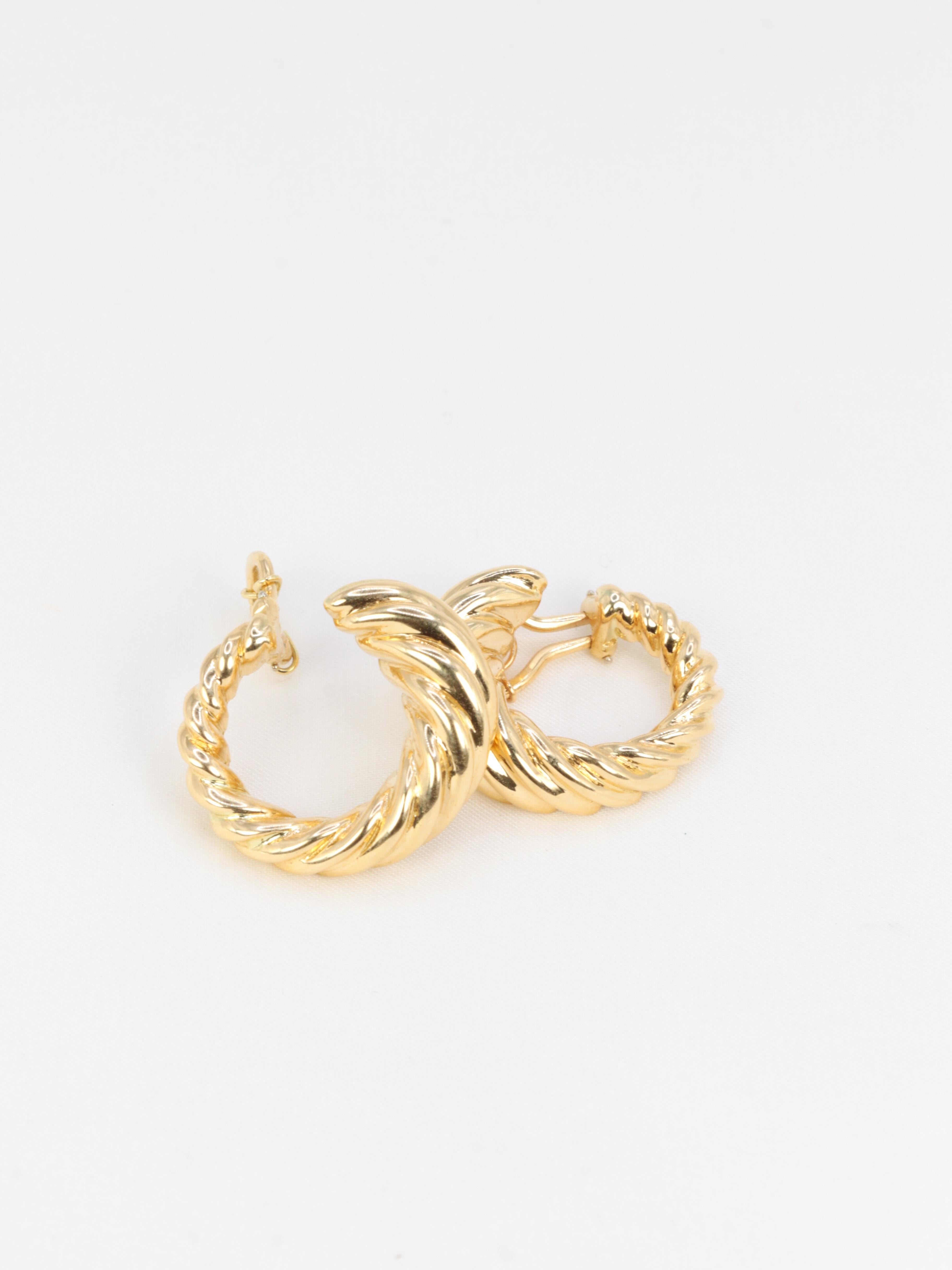 Pair of Vintage Ear Clips in Yellow Gold 4
