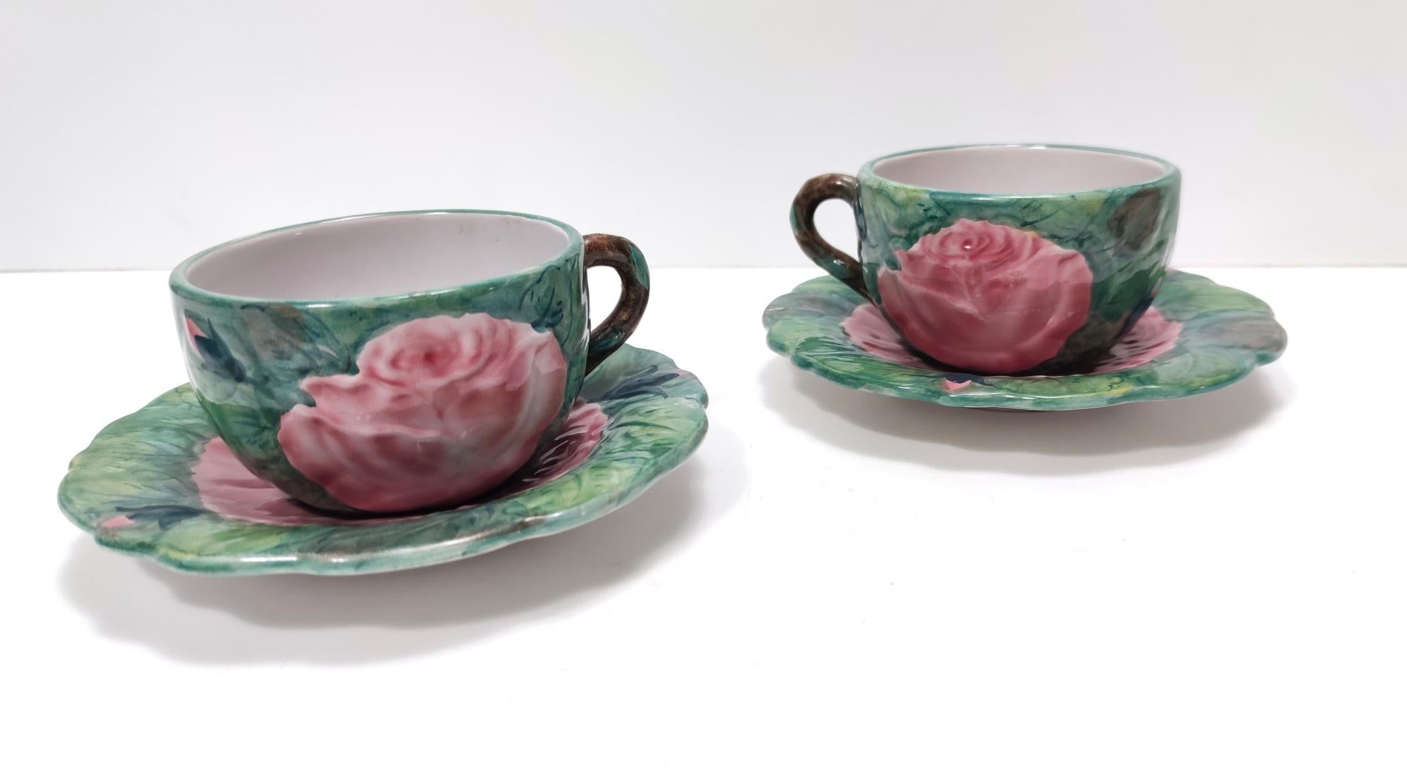 Pareja de tazas de té/café de loza verde con motivos florales de Zaccagnini en venta 10