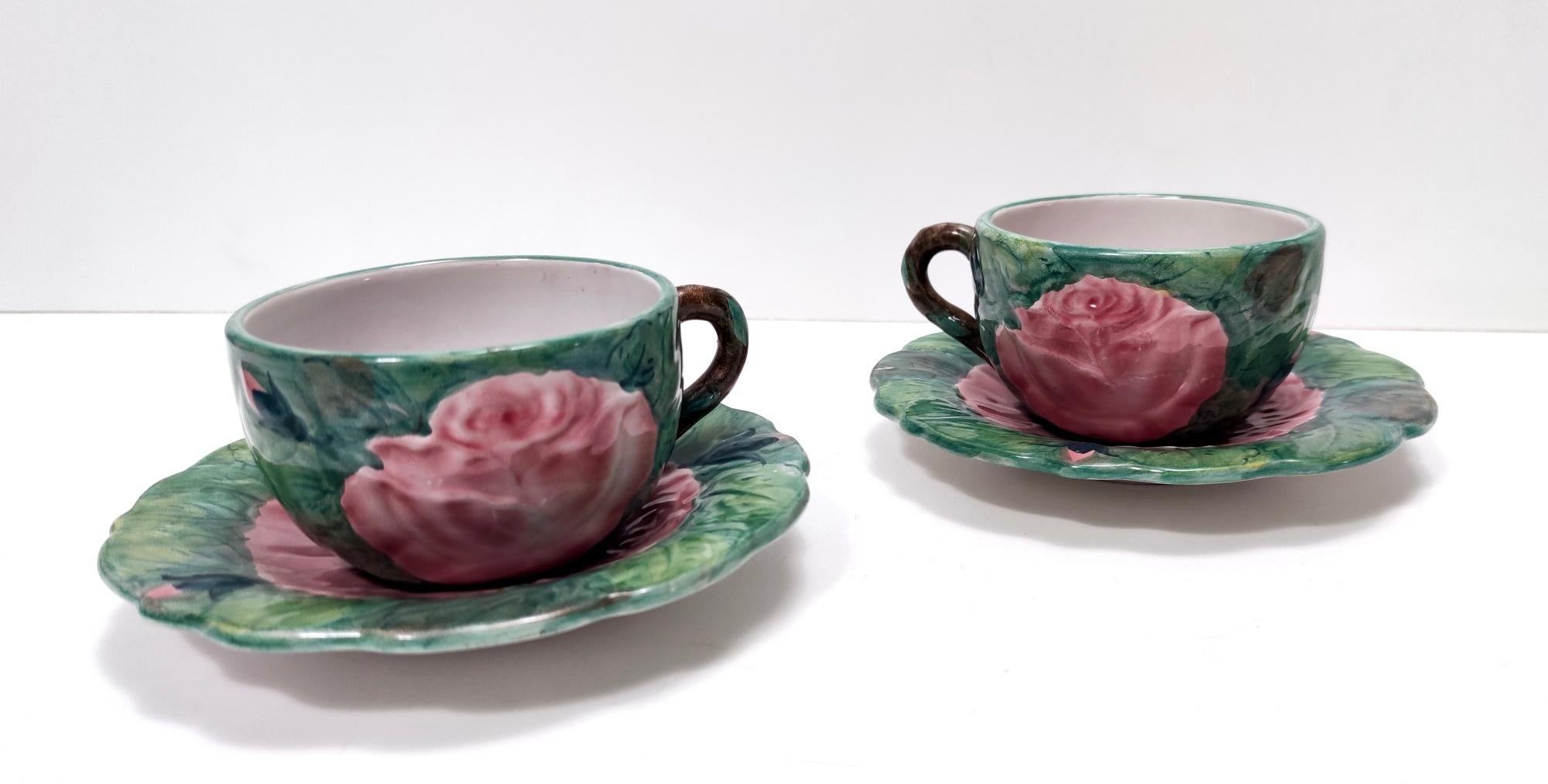 Paire de tasses à thé / café vintage en faïence avec motifs floraux par Zaccagnini en vente 11