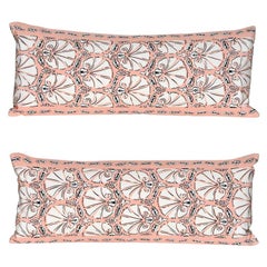 Paire de coussins vintage Echo rose en tissu de soie coquillage avec coussin en lin irlandais