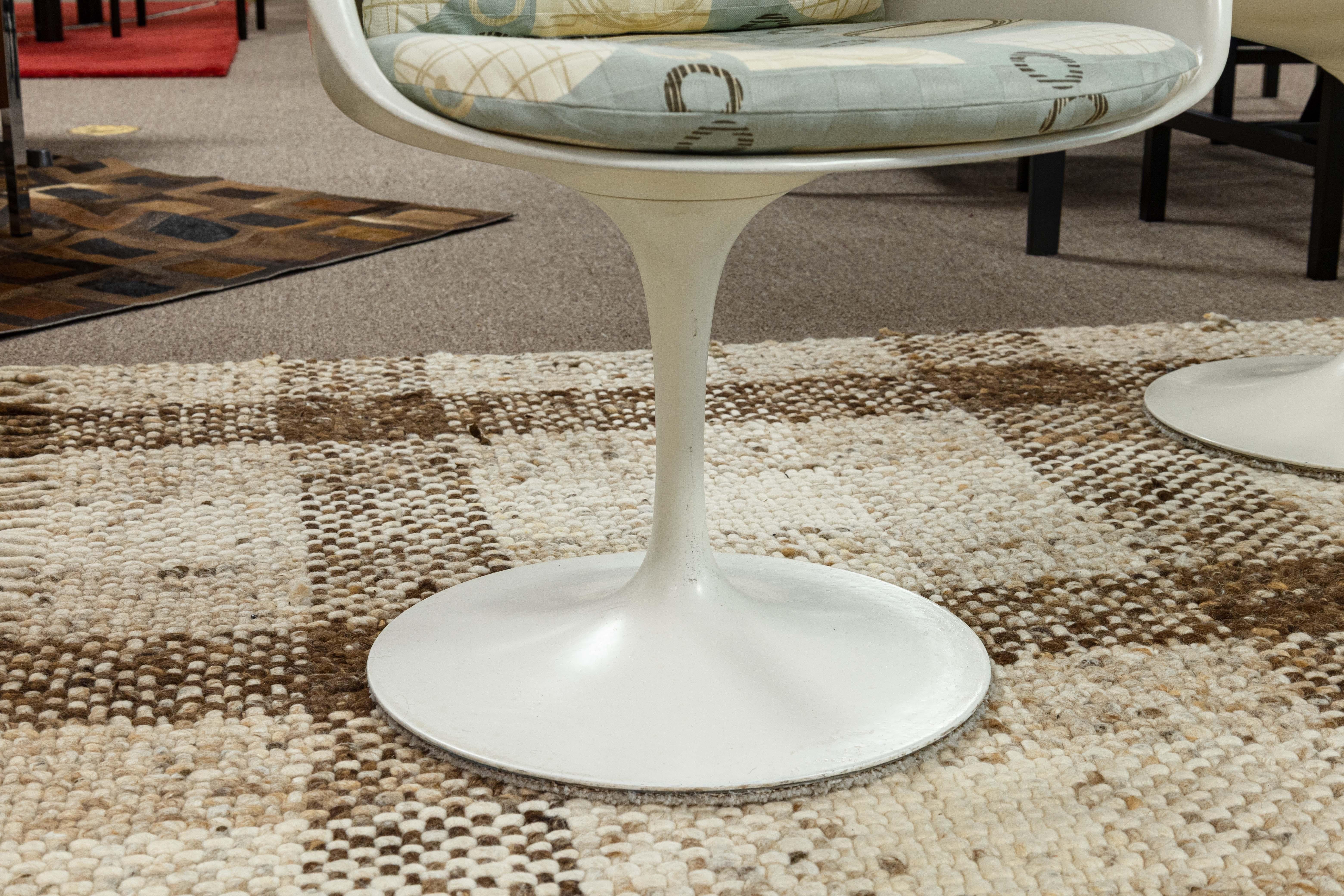 Pair of Vintage Eero Saarinen for Knoll Fiberglass Tulip Armchairs with Tags 4