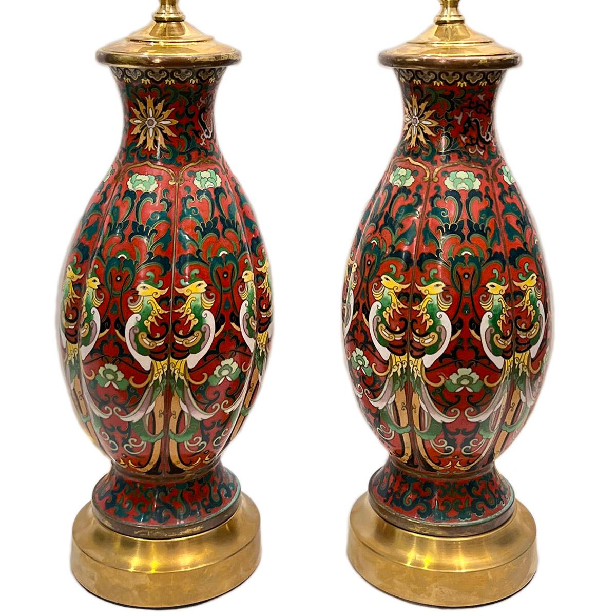 Paire de lampes de table turques des années 1940, émail sur bronze.

Mesures :
Hauteur du corps : 15
Hauteur jusqu'à l'appui de l'abat-jour : 22