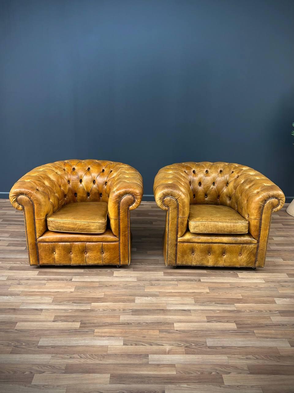 Pair of Vintage English Chesterfield Style Tufted Leather Club Chairs In Good Condition For Sale In Los Angeles, CA