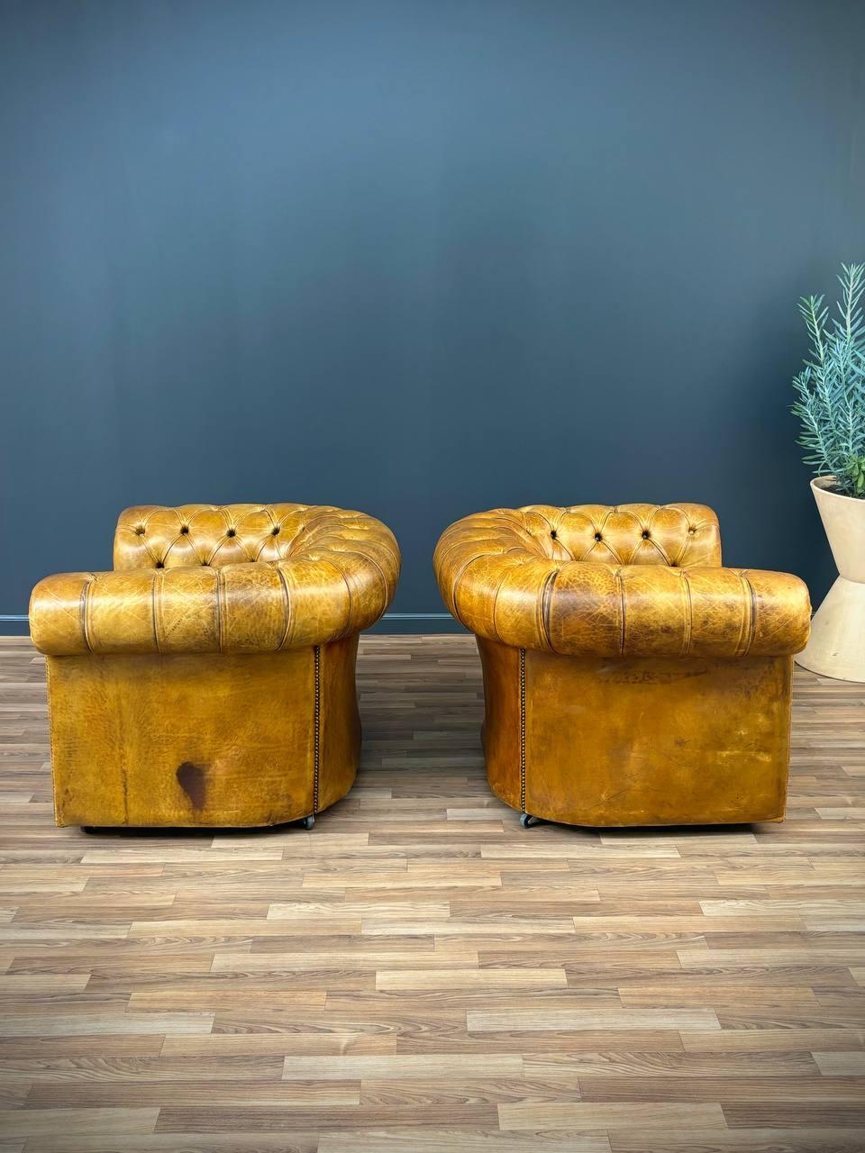 Mid-20th Century Pair of Vintage English Chesterfield Style Tufted Leather Club Chairs For Sale