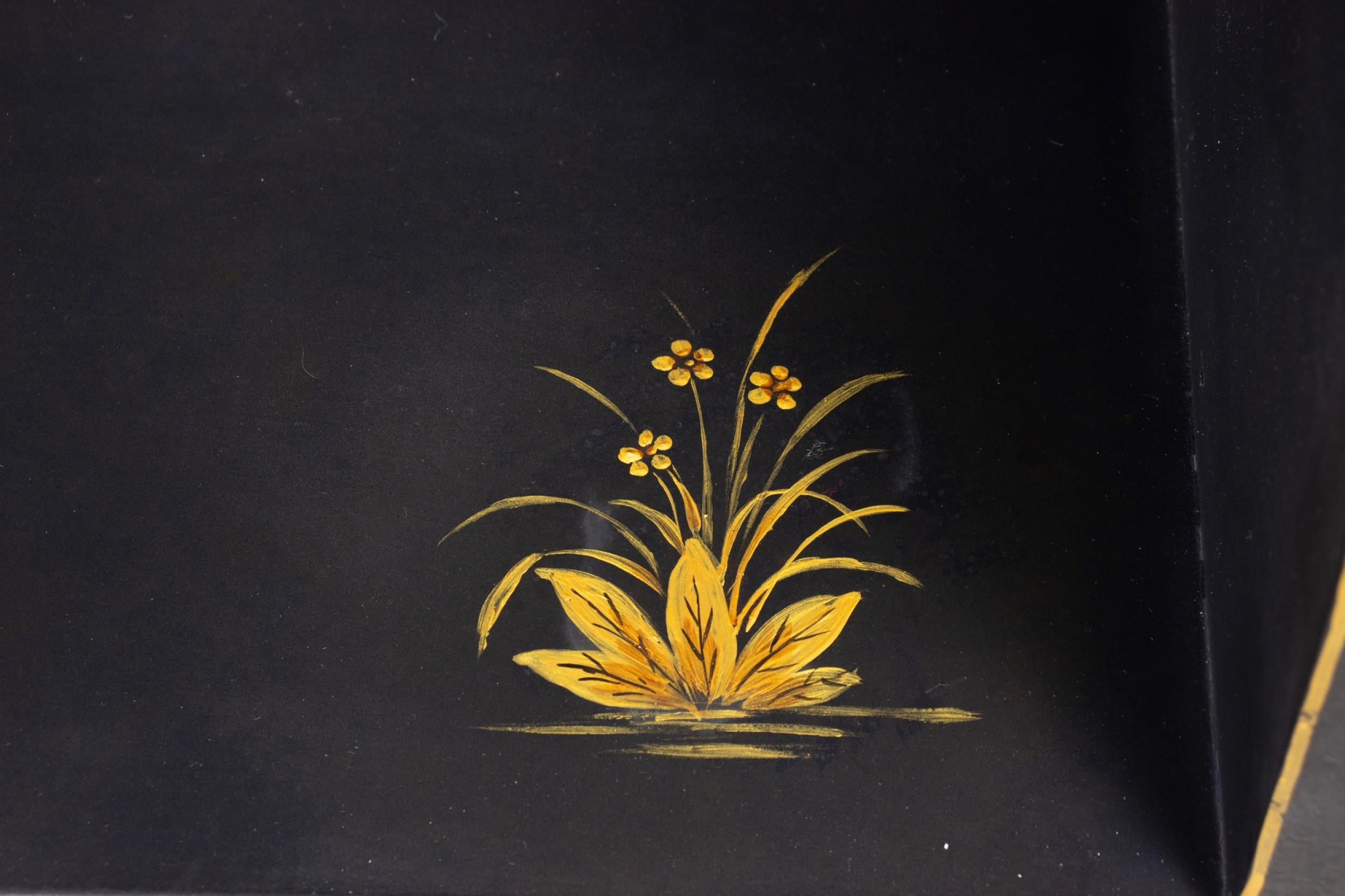 Pair of Vintage English Chinoiserie Gold and Black Painted Small Bookcases For Sale 10