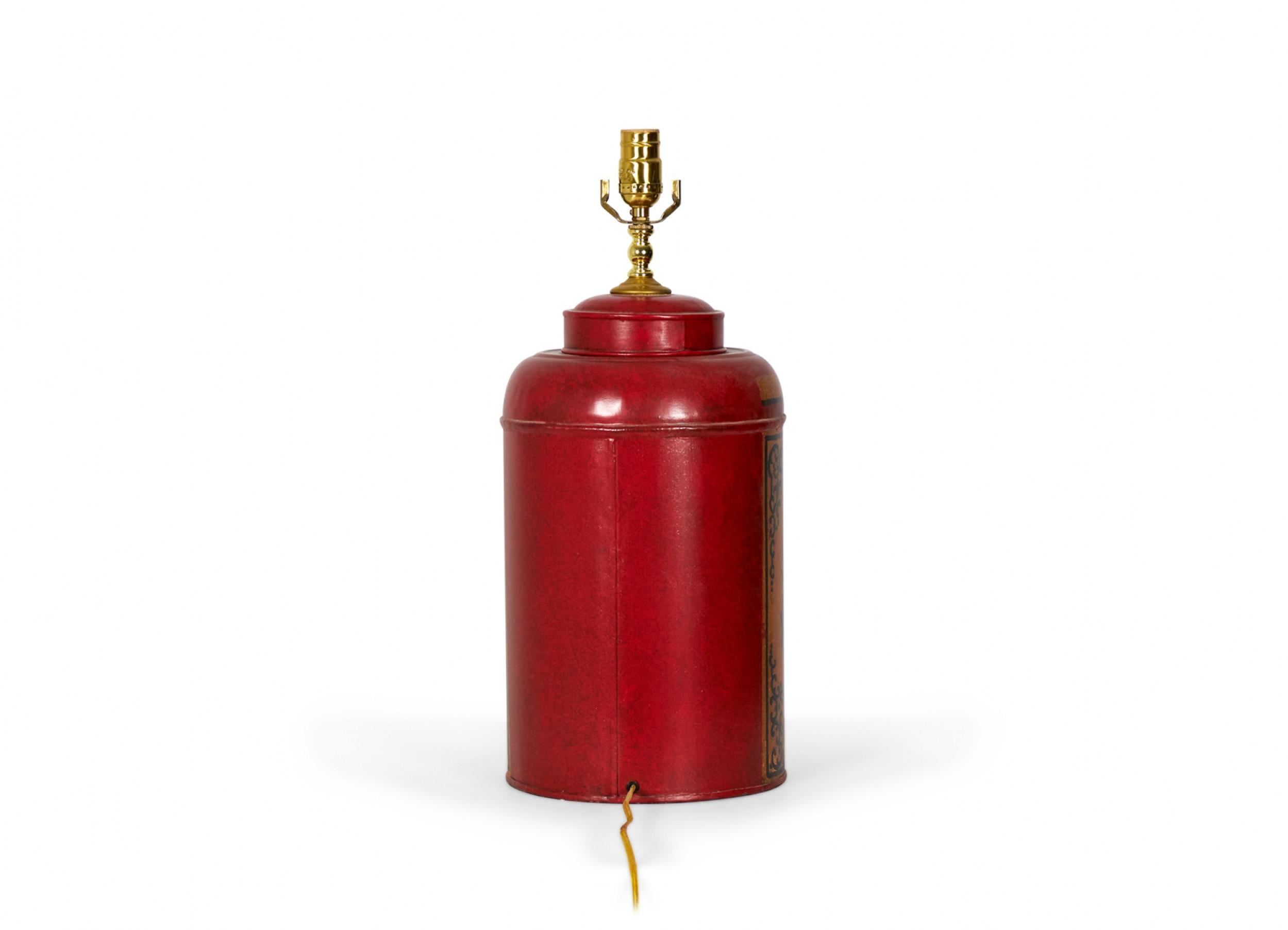 Pareja de lámparas de mesa vintage inglesas de estilo chinoiserie pintadas a mano en rojo Tole Tea Caddy Pintado a mano en venta