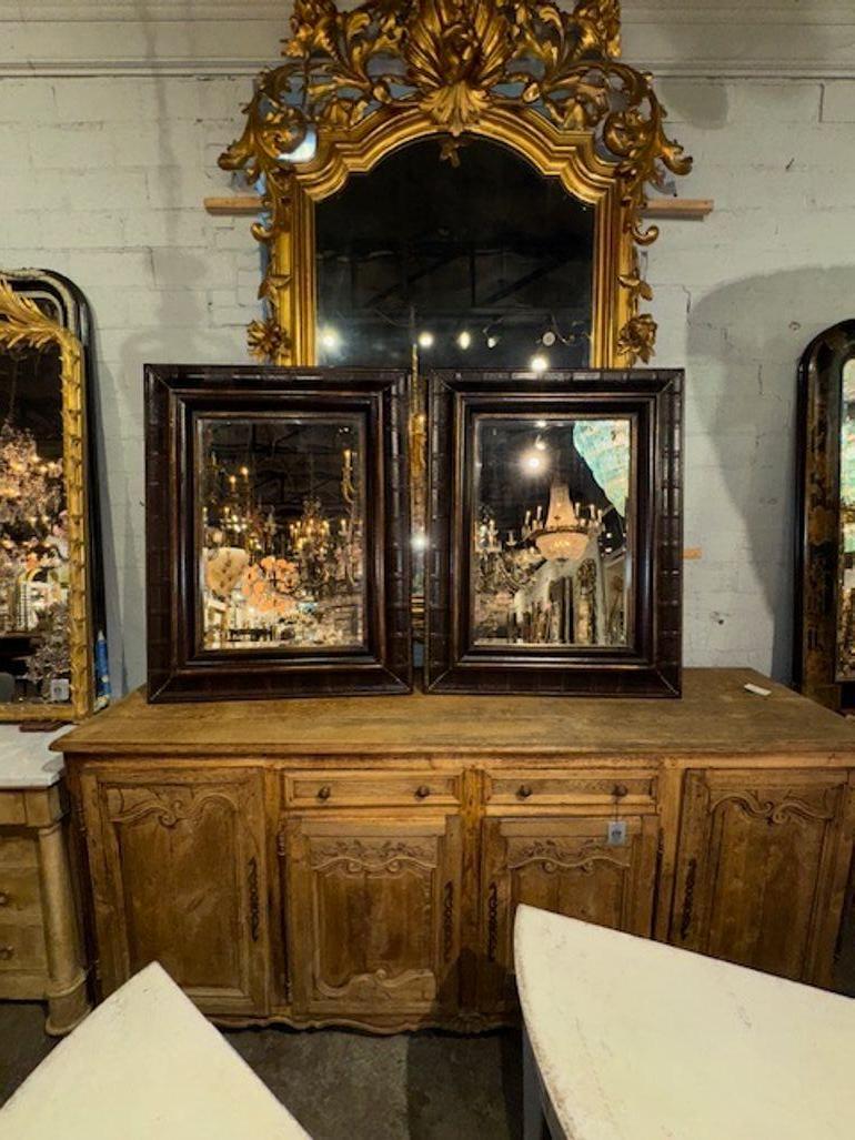 Anglais Paire de miroirs reliés en cuir anglais vintage en vente