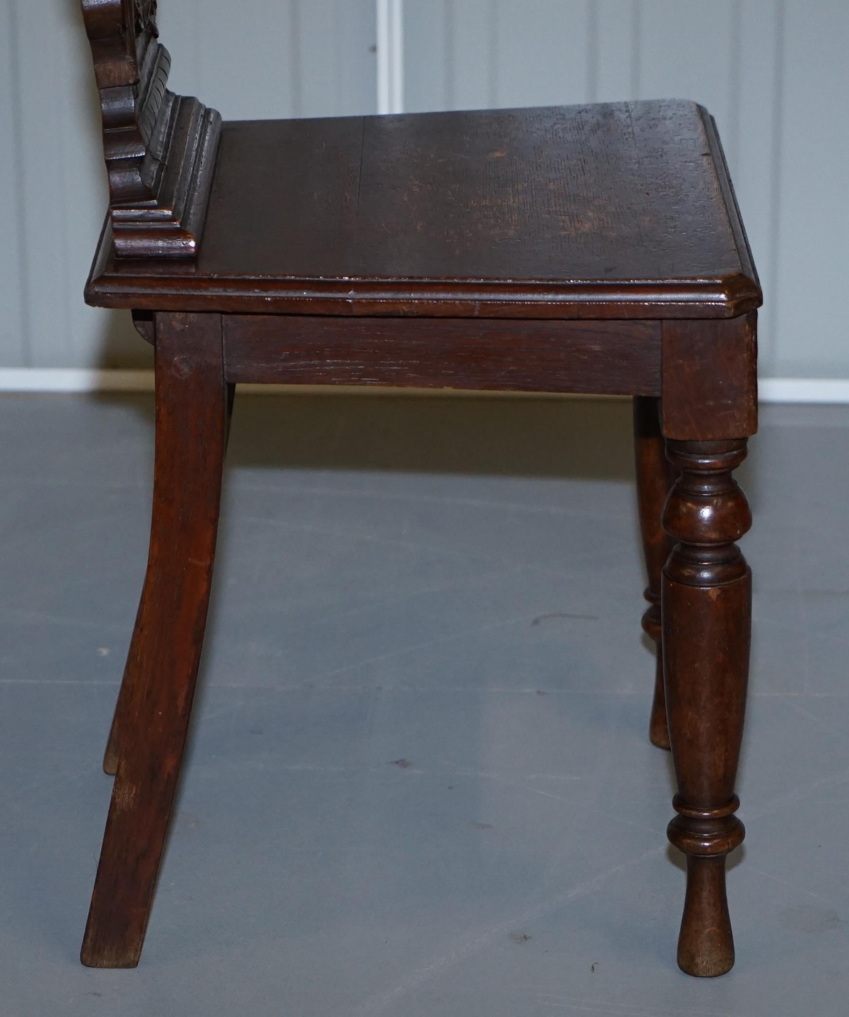 Pair of Vintage English Oak Occasional Hall Chairs Depicting King & Gentleman 6