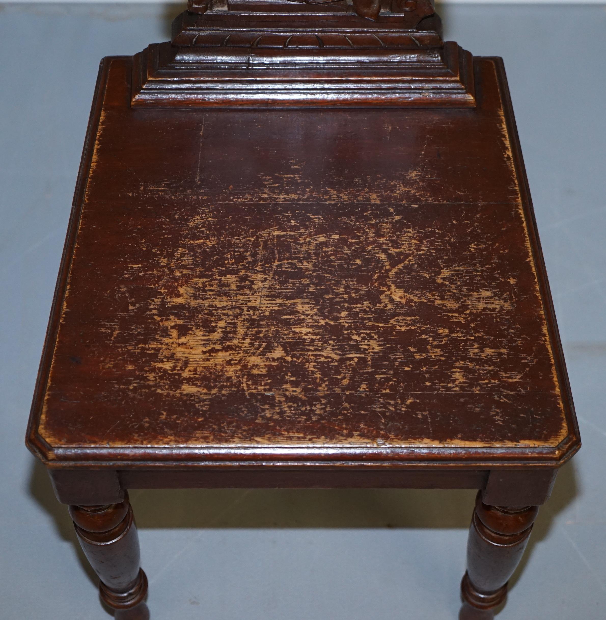 Pair of Vintage English Oak Occasional Hall Chairs Depicting King & Gentleman 3