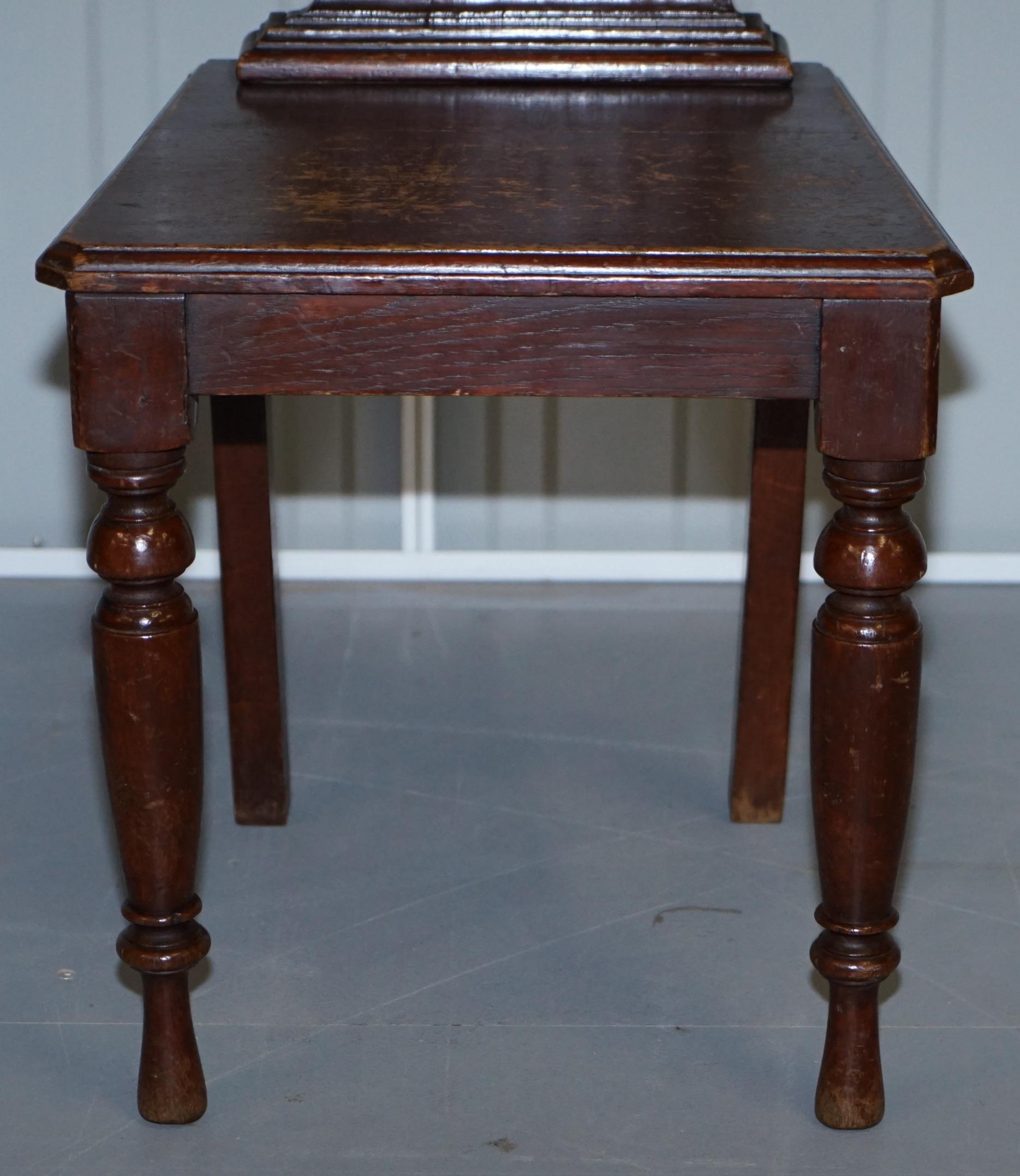 Pair of Vintage English Oak Occasional Hall Chairs Depicting King & Gentleman 4