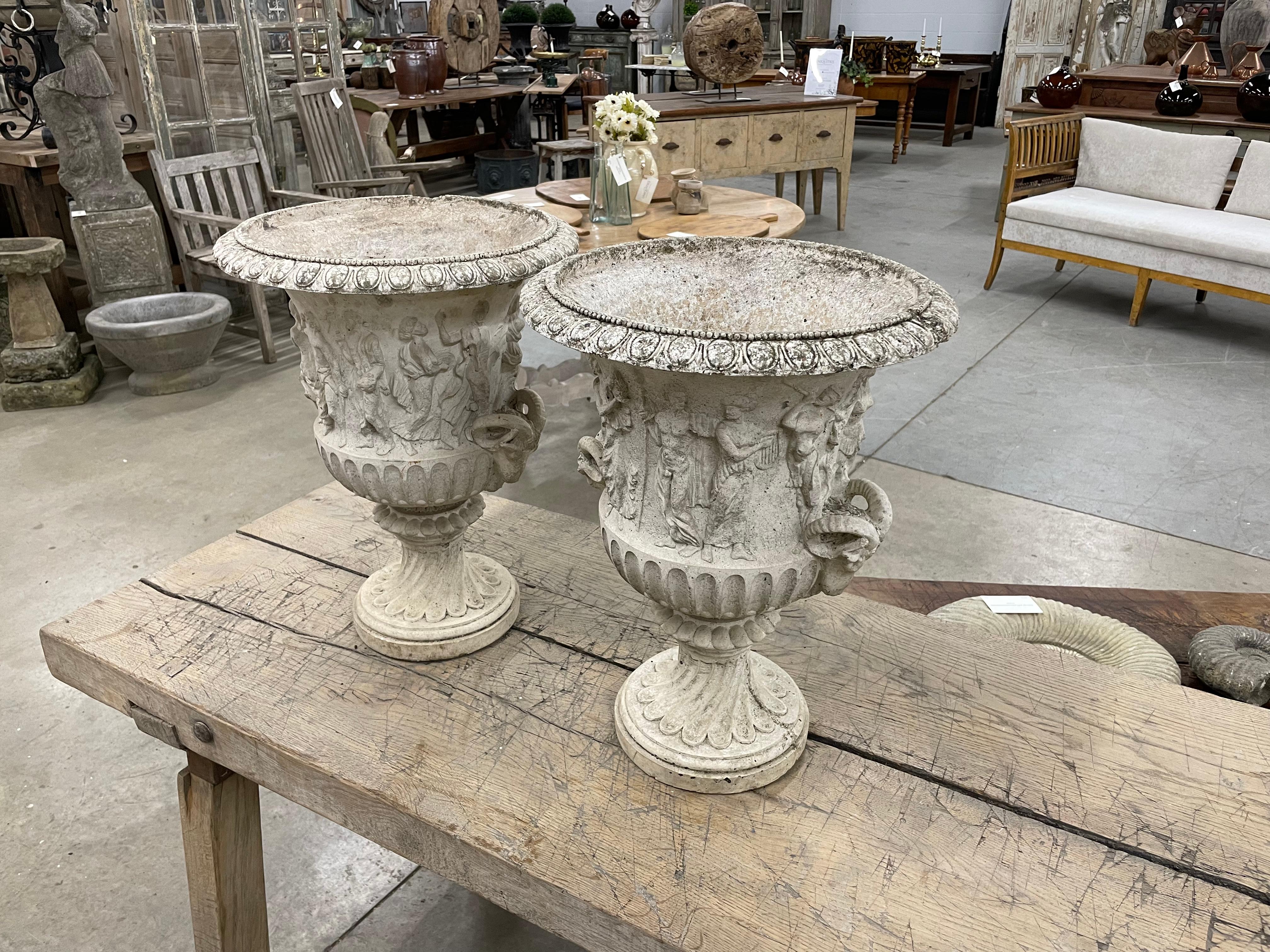 Pair of Vintage English Renaissance Style Medici Urns In Good Condition In Calgary, Alberta