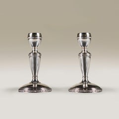 Pareja de candelabros de plata inglesa de época con sello de calidad