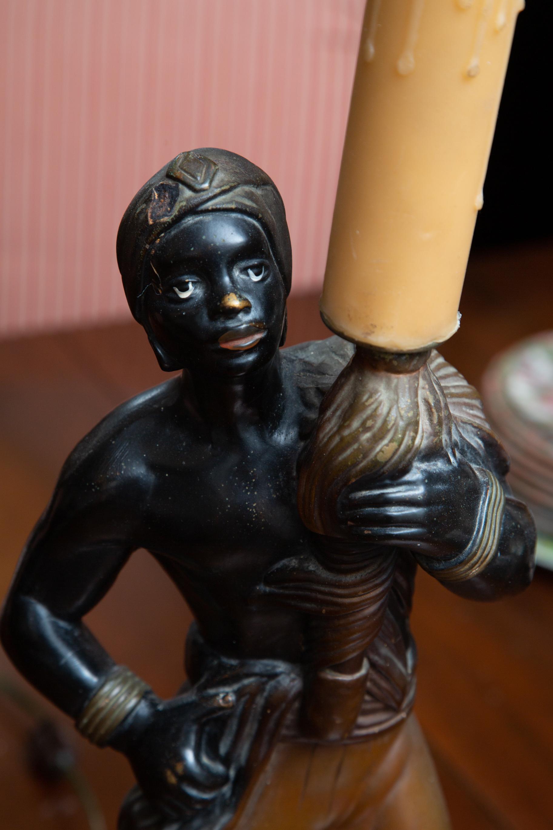 Paar ethnische Figuren im Vintage-Stil, umgewandelt in Lampen im Zustand „Gut“ im Angebot in WEST PALM BEACH, FL