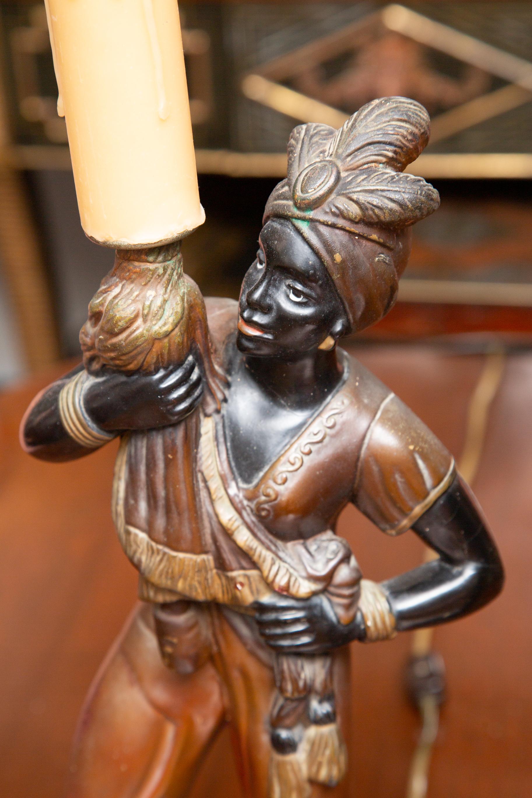 Paar ethnische Figuren im Vintage-Stil, umgewandelt in Lampen (Keramik) im Angebot