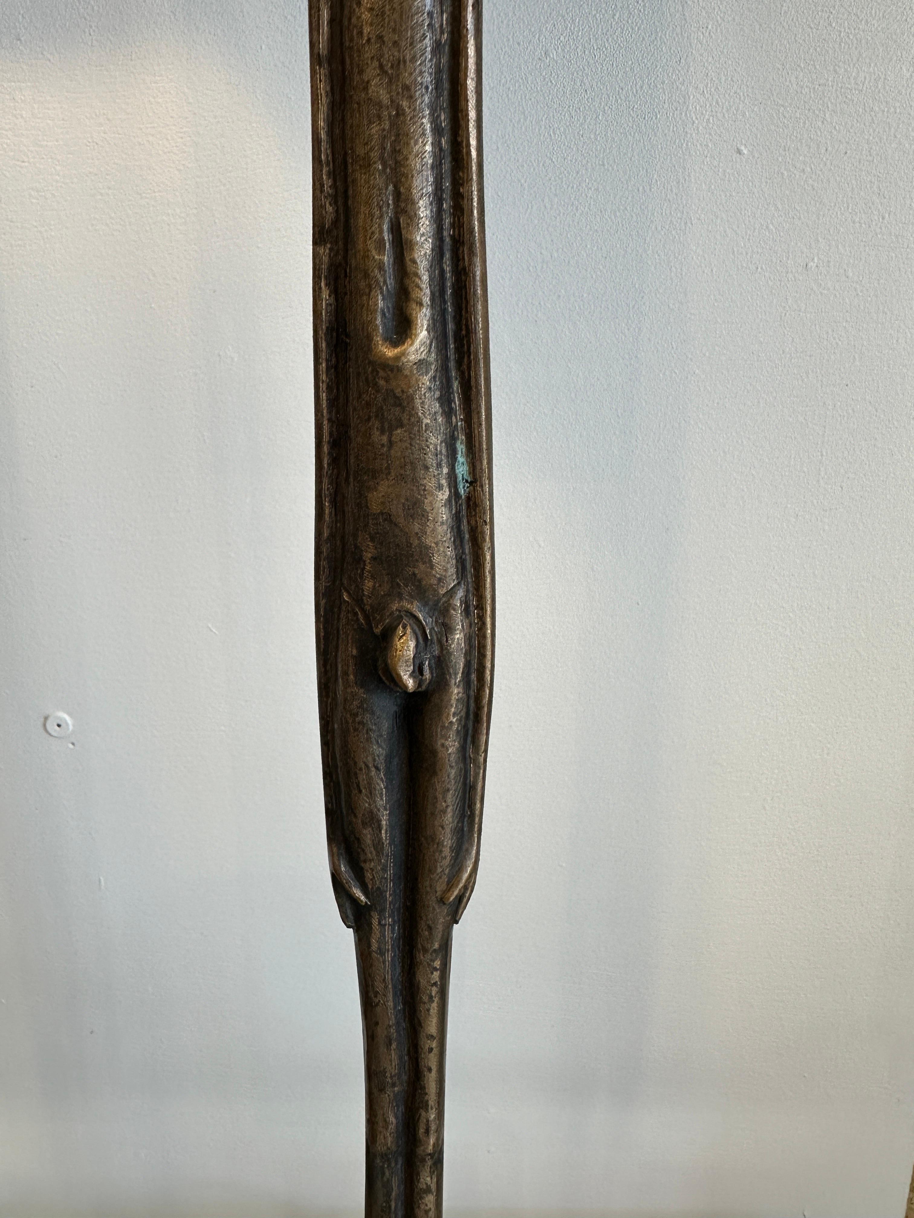 Paire de lampes de bureau étrusques vintage à statuettes en bronze en vente 2