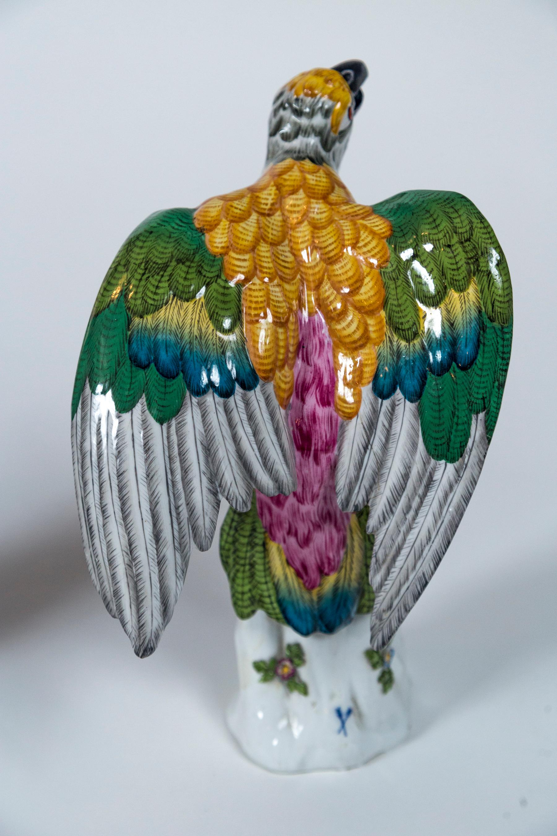 Paar europäische Papageien aus Porzellan im Vintage-Stil im Angebot 4