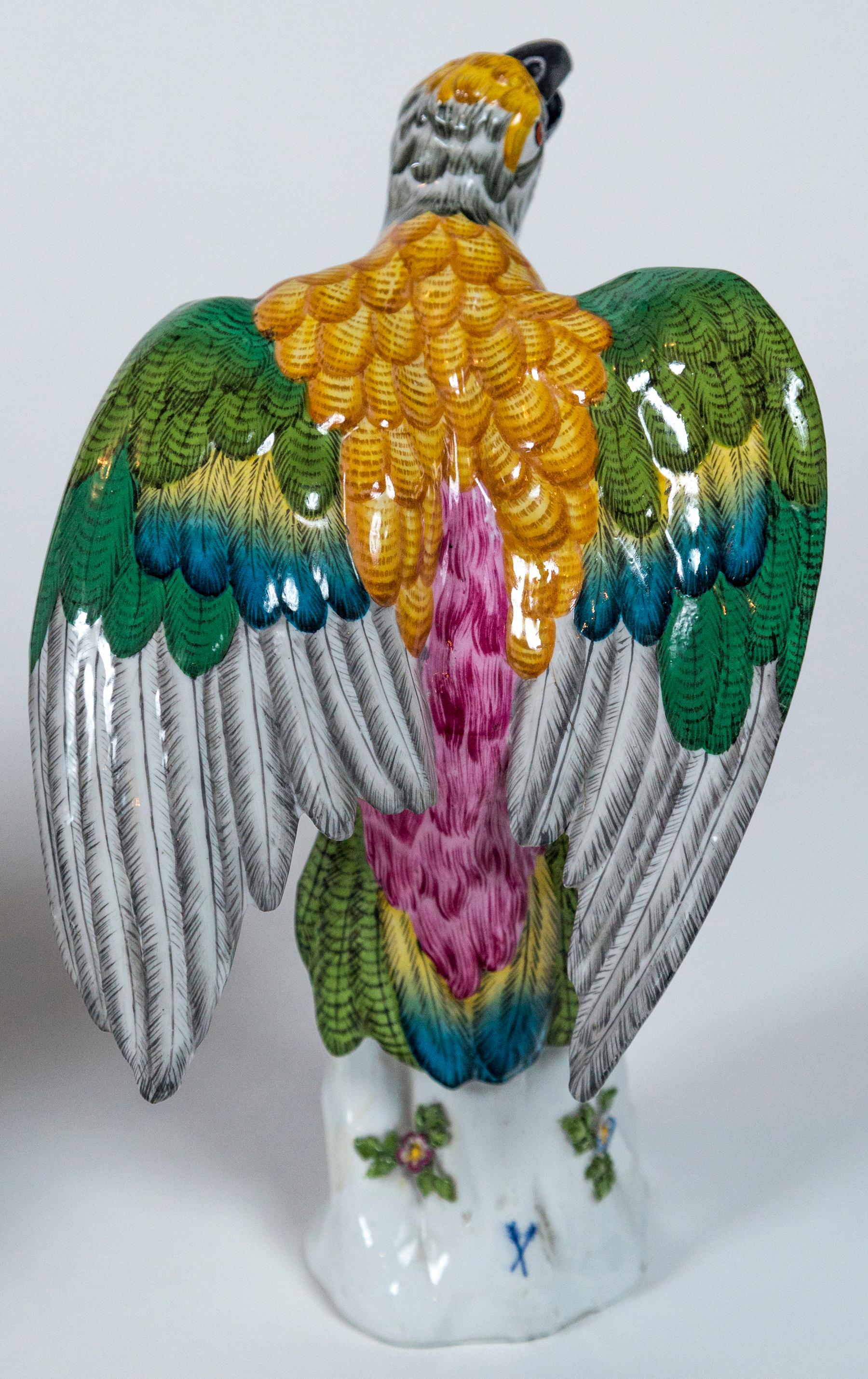 Paar europäische Papageien aus Porzellan im Vintage-Stil im Angebot 1