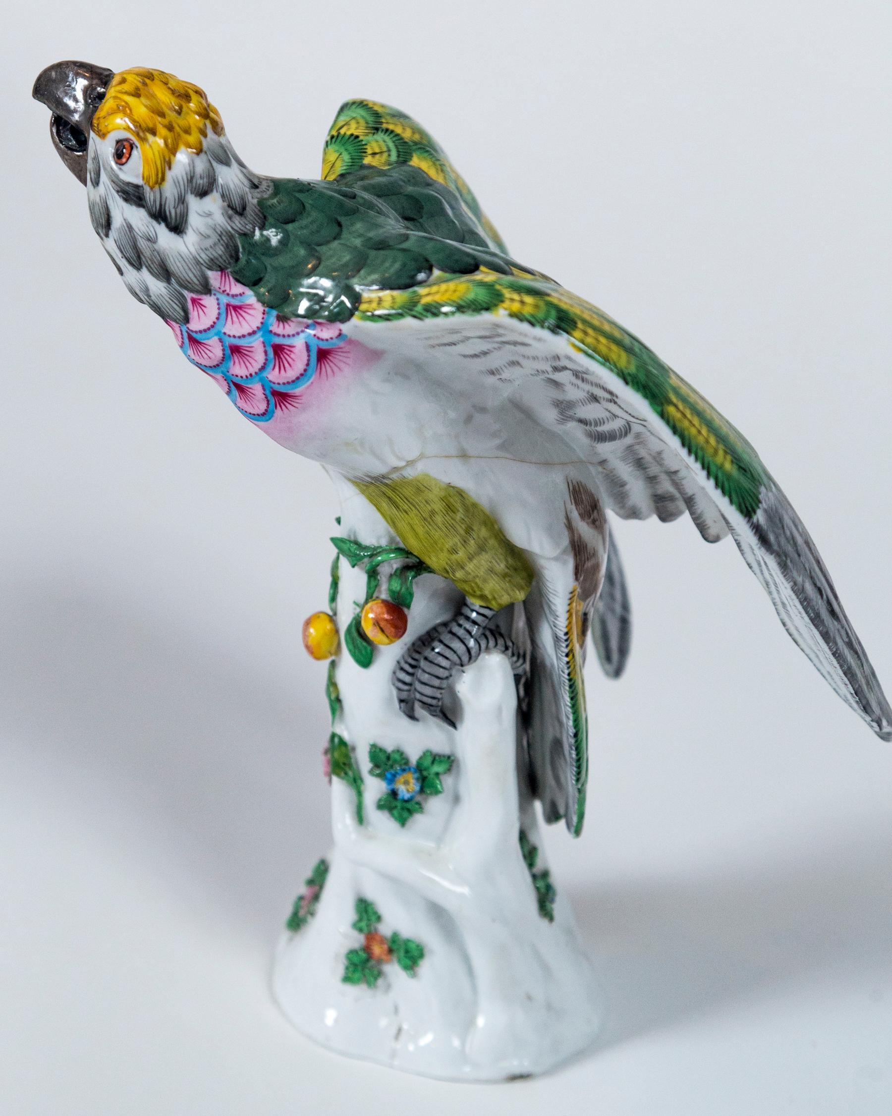 Paar europäische Papageien aus Porzellan im Vintage-Stil im Angebot 2