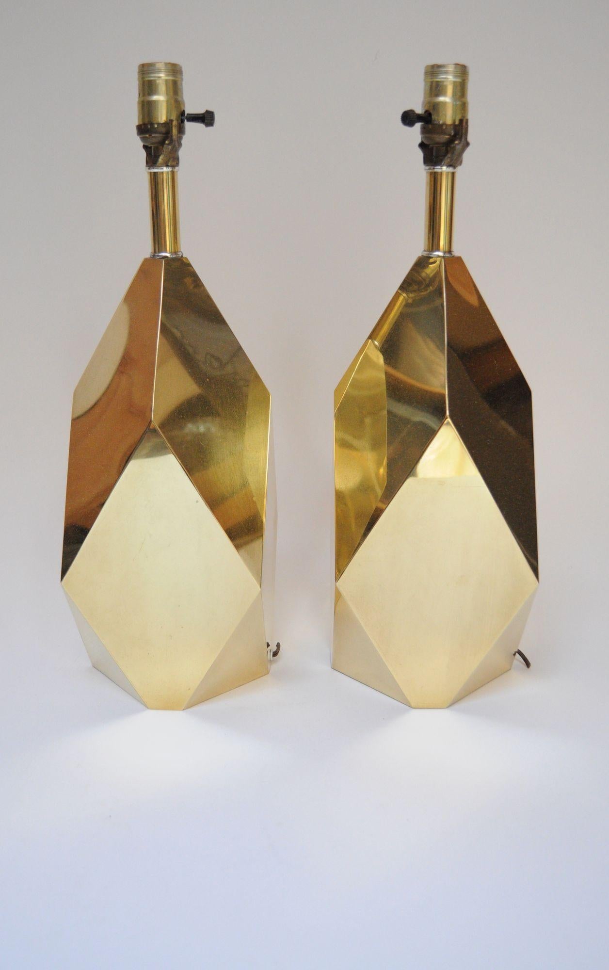 Pair of Vintage Faceted Geometric Solid Brass Table Lamps In Good Condition For Sale In Brooklyn, NY