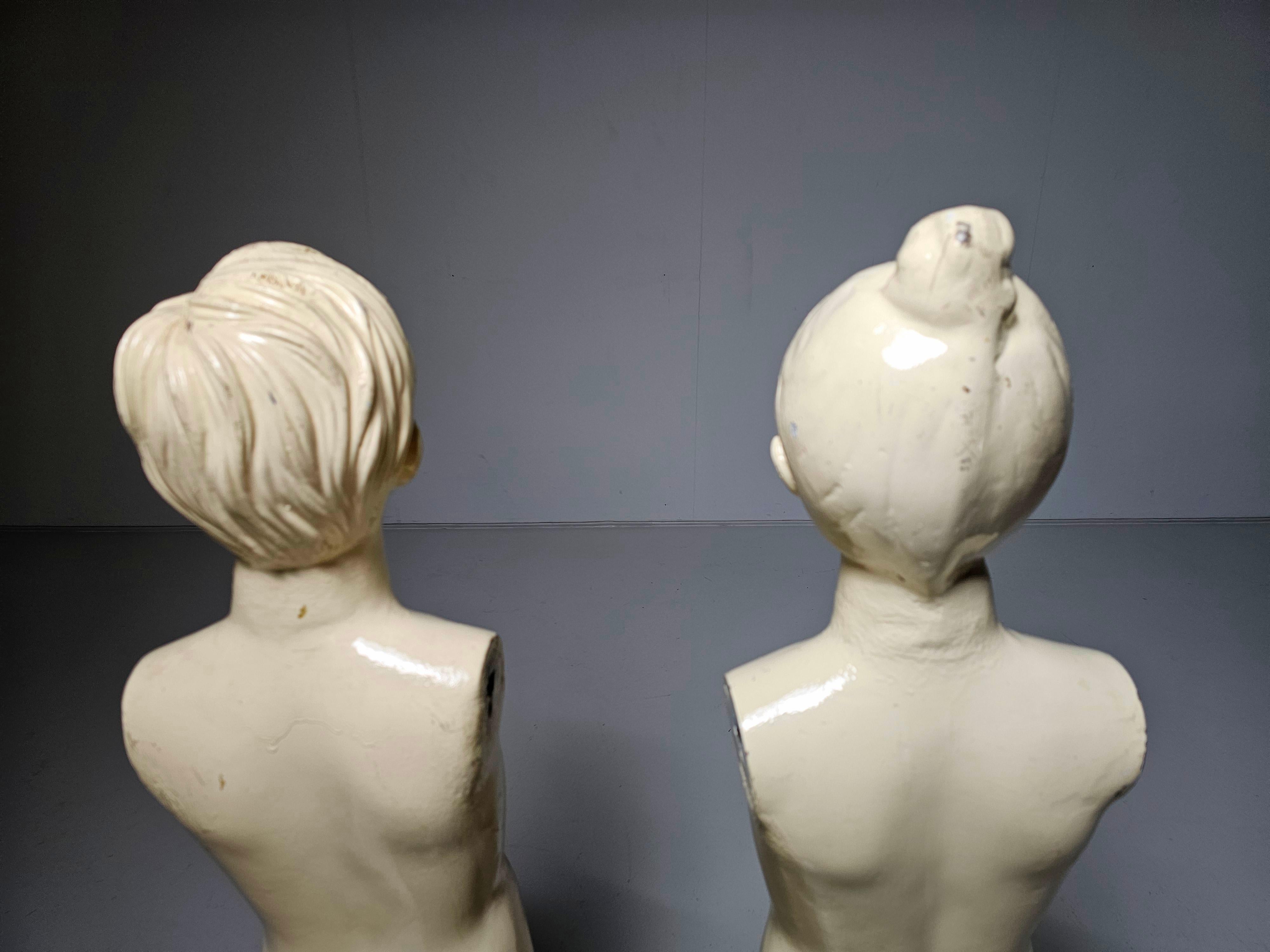 Vetroresina Coppia di manichini vintage in fibra di vetro per bambini, circa anni '50 in vendita