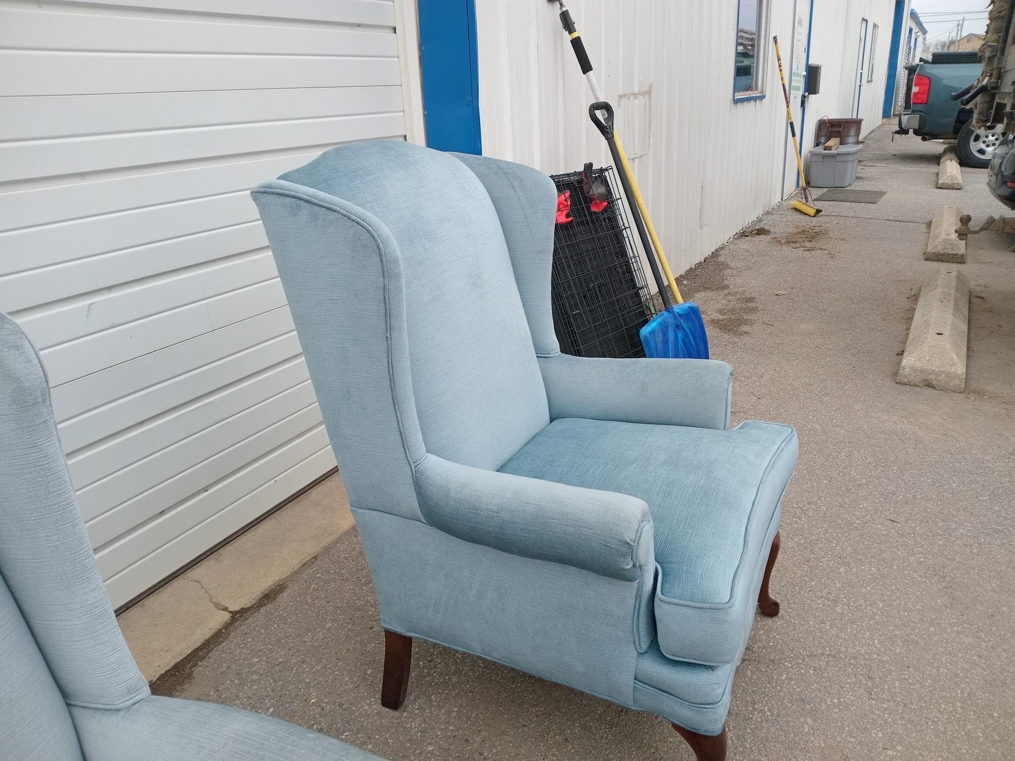 Pair of Vintage Fireside Wingback Chairs by King Hickory

Offered is a Pair of Vintage Wingback Chairs. They are by King Hickory. The chairs have a great look with nice lines, and design.  The chairs are in good structural condition, but need