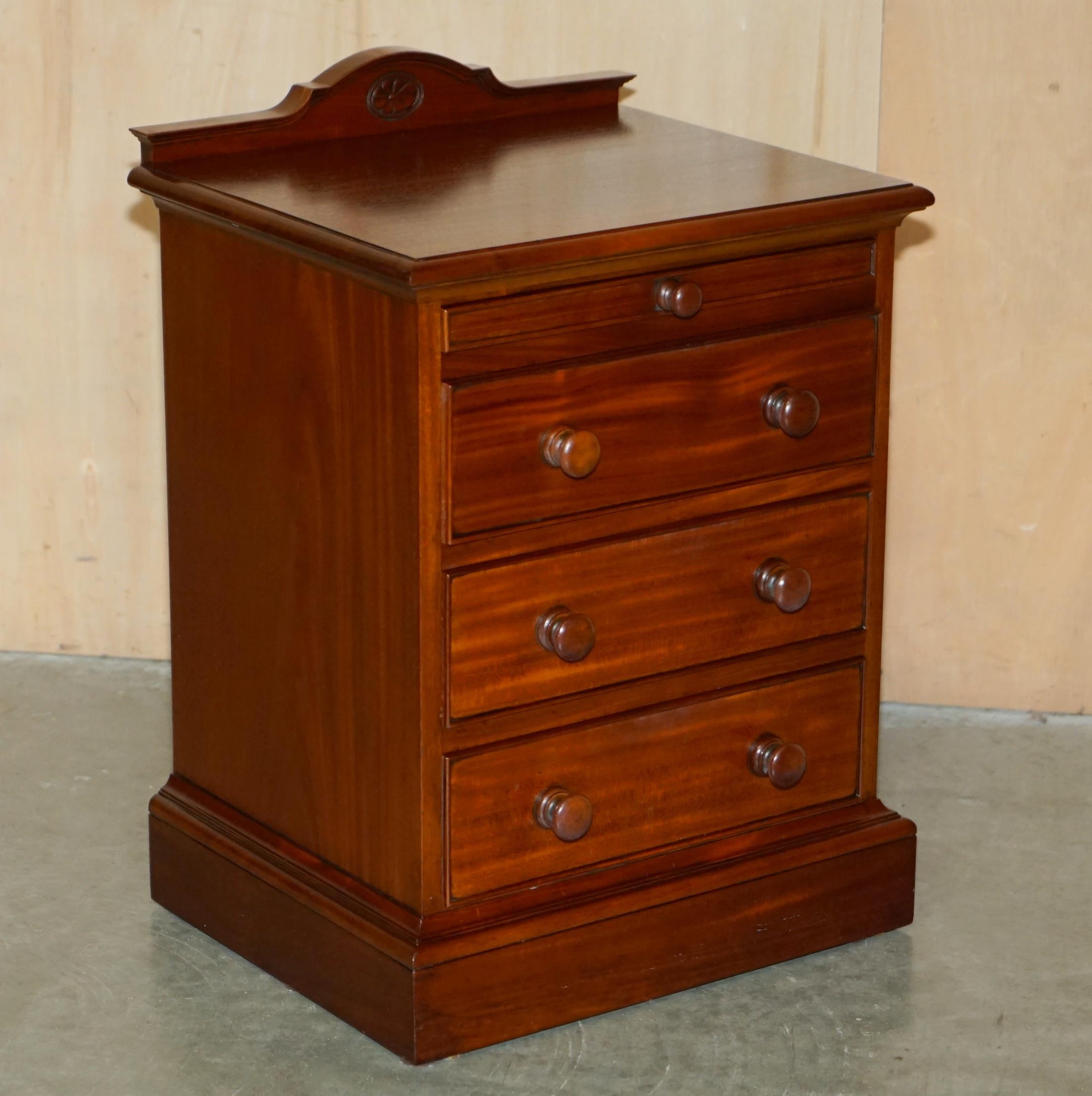 PAIR OF VINTAGE FLAMED HARDWOOD BEDSIDE TABLE NiGHTSTAND DRAWERS PART SUITE For Sale 5