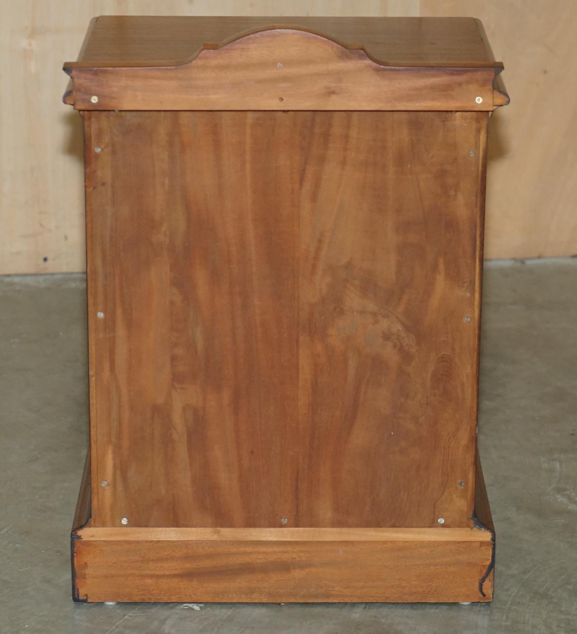 PAIR OF VINTAGE FLAMED HARDWOOD BEDSIDE TABLE NiGHTSTAND DRAWERS PART SUITE For Sale 11