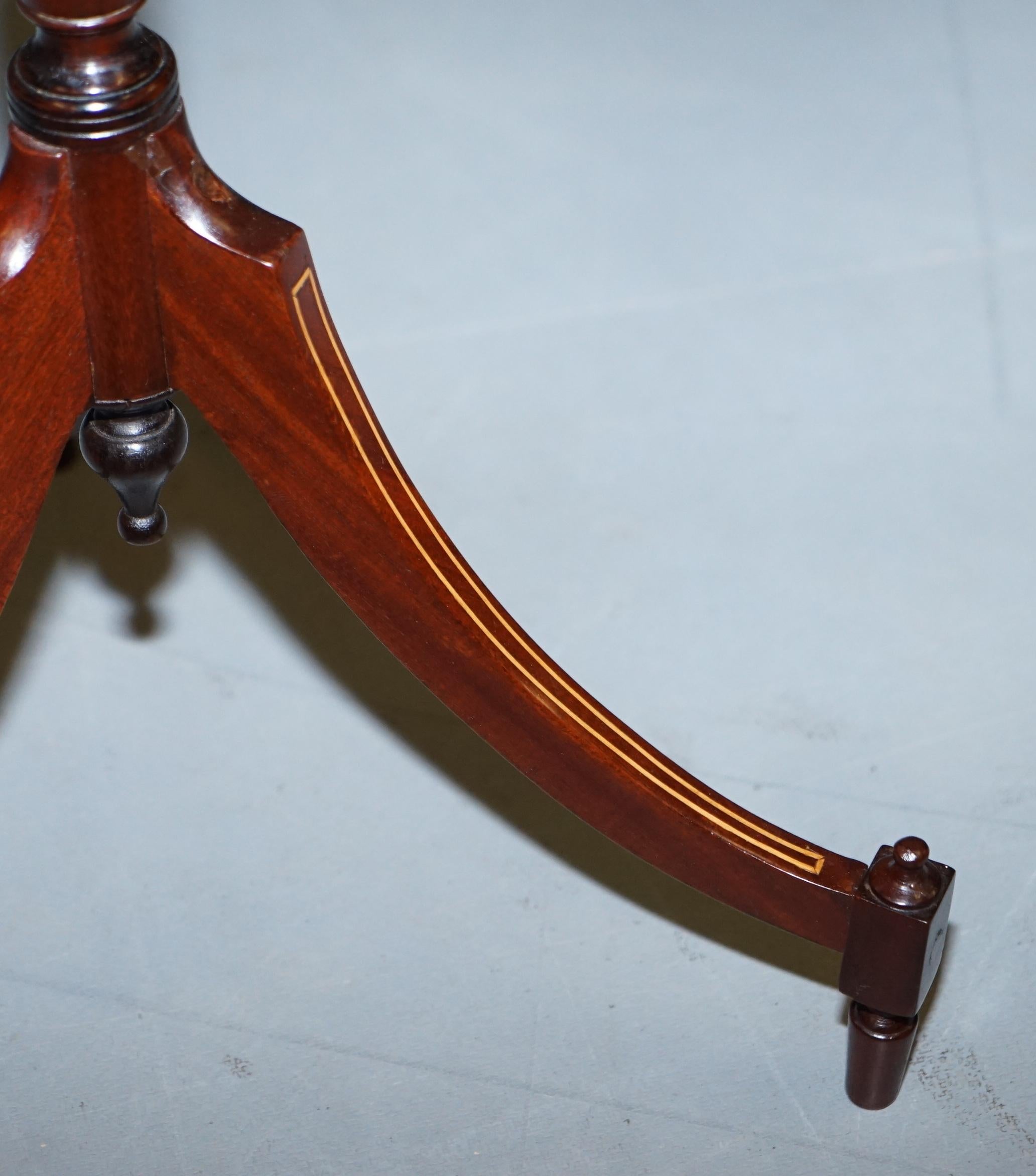 Pair of Vintage Flamed Walnut & Inlaid Regency Style Tripod Side End Lamp Tables For Sale 6