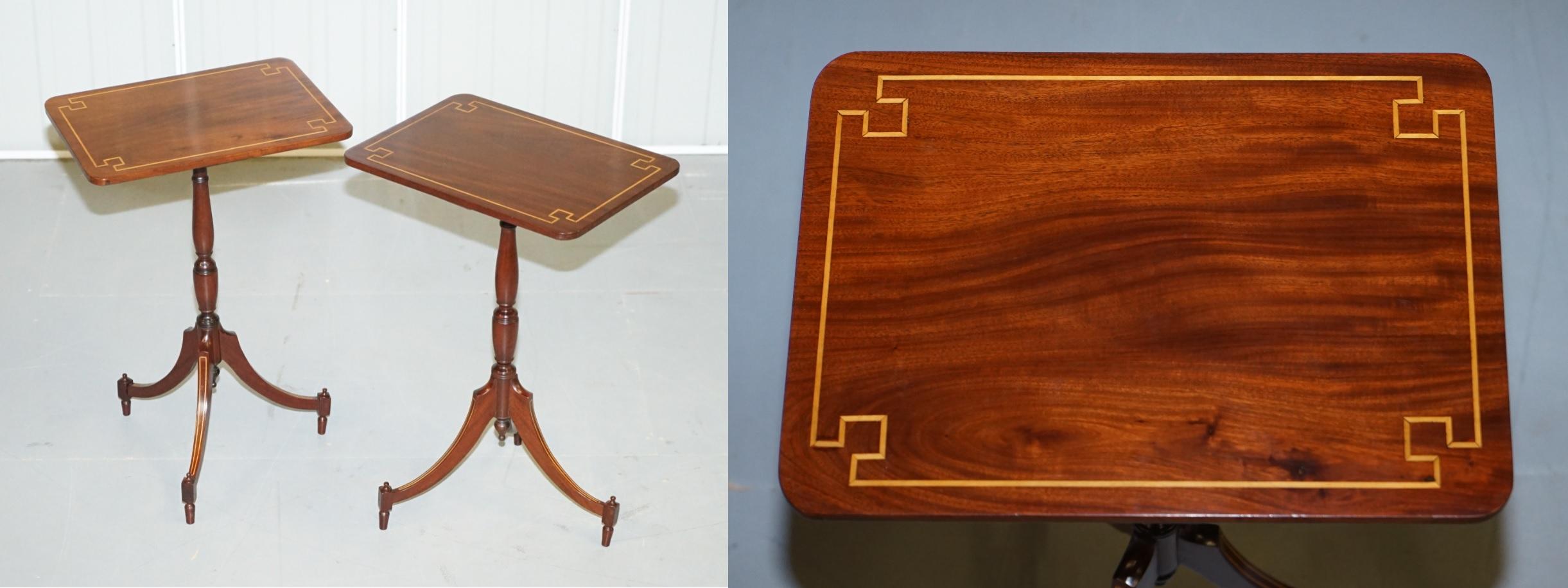 Paire de lampes d'appoint vintage à trois pieds de style Regency en noyer flammé et incrusté en vente 11