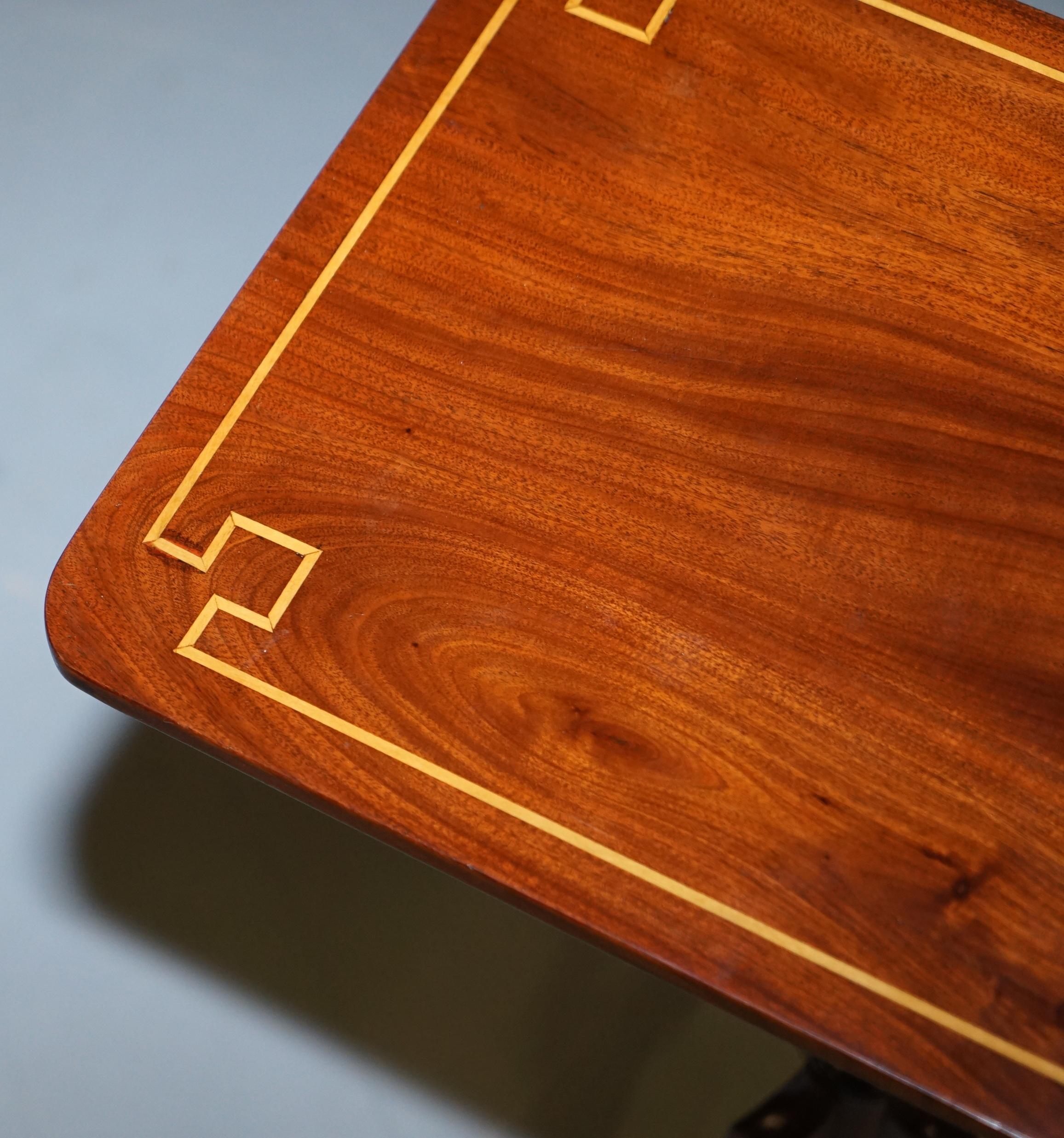 Hand-Crafted Pair of Vintage Flamed Walnut & Inlaid Regency Style Tripod Side End Lamp Tables For Sale