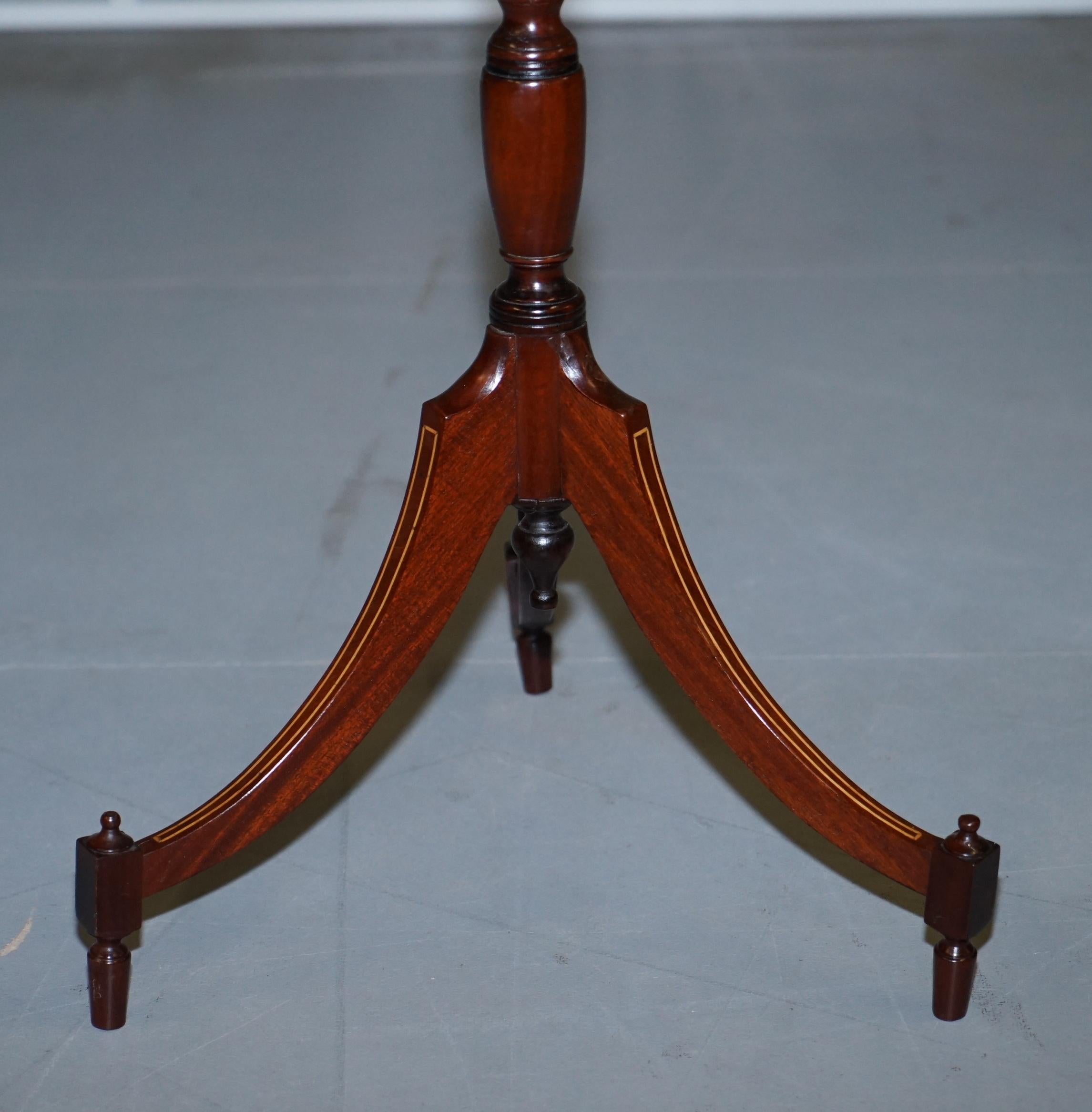 Pair of Vintage Flamed Walnut & Inlaid Regency Style Tripod Side End Lamp Tables For Sale 2