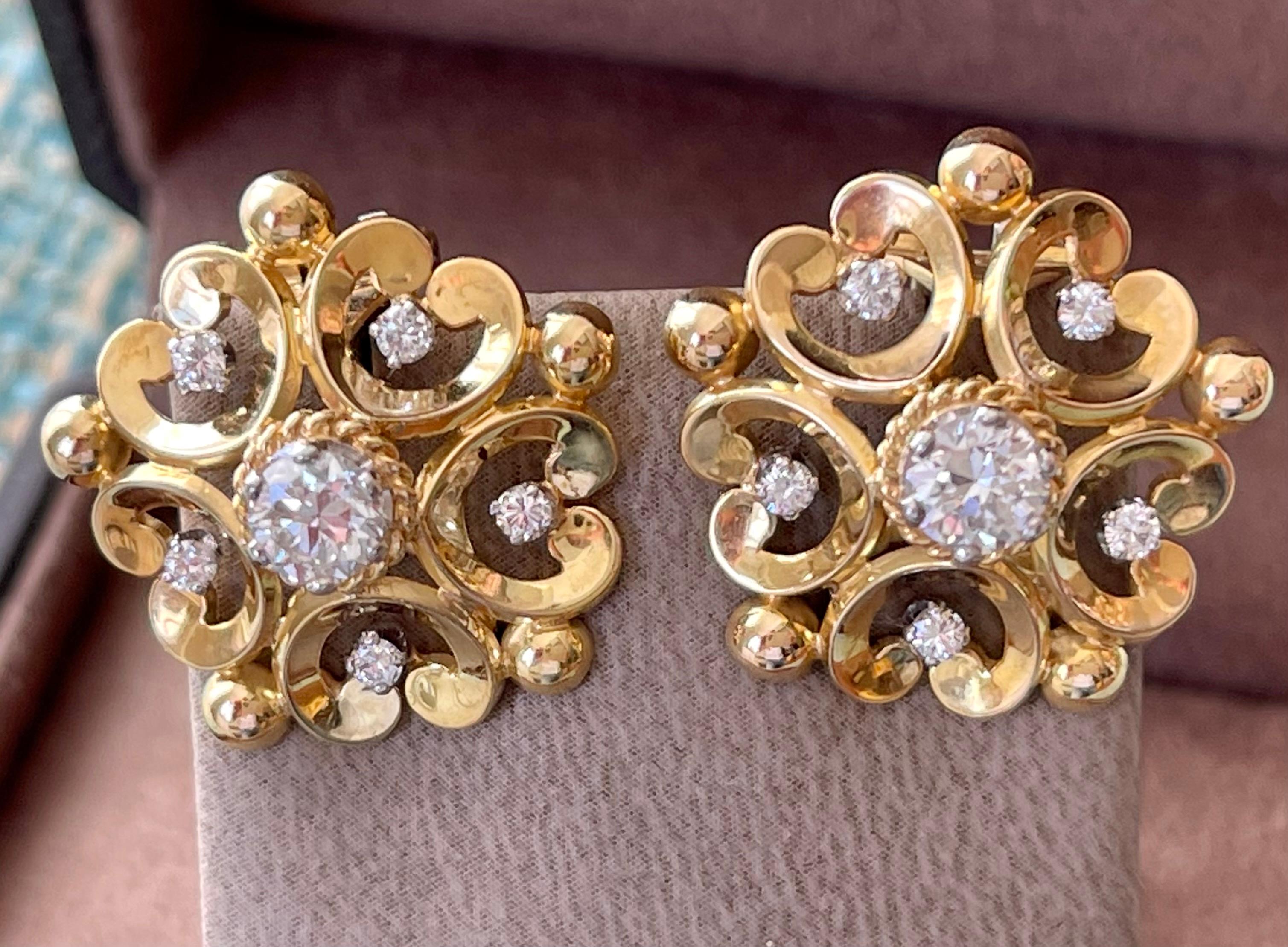 Pair of Vintage Floral Diamond Earclips Signed Gübelin Lucerne In Good Condition For Sale In Zurich, Zollstrasse