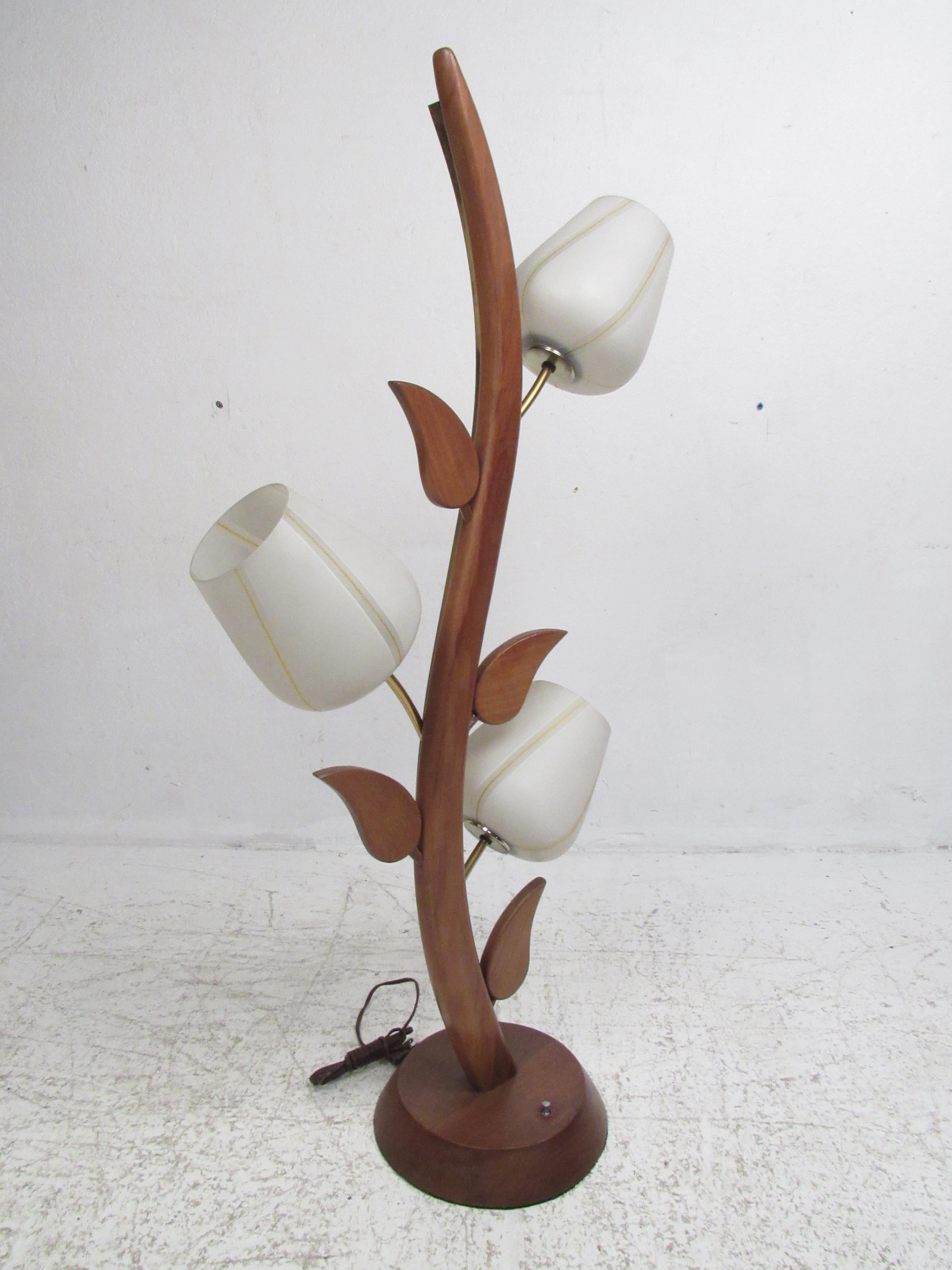 Paire de lampes vintage d'inspiration florale Abîmé - En vente à Brooklyn, NY