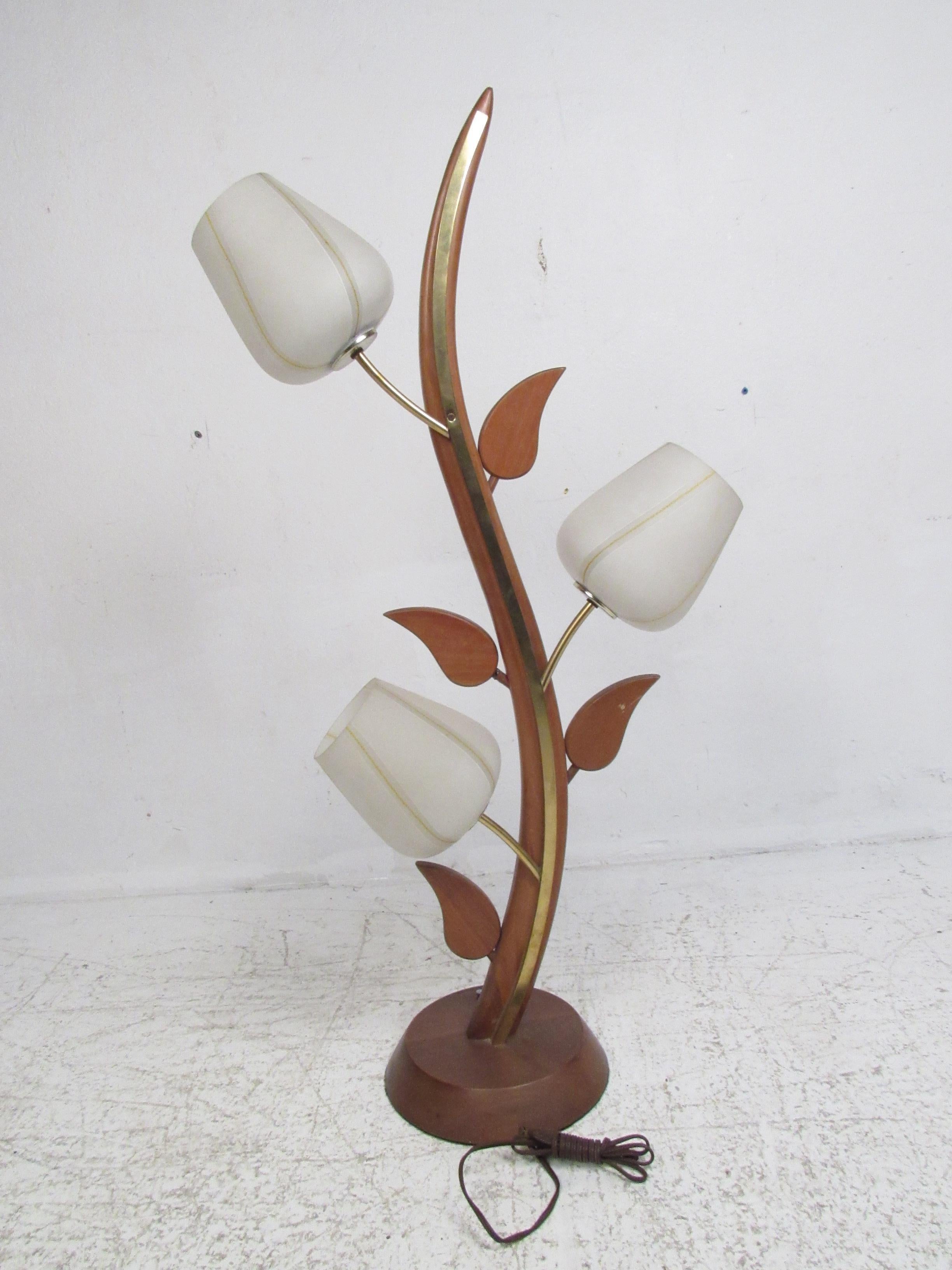 Metal Pair of Vintage Floral-Inspired Lamps For Sale