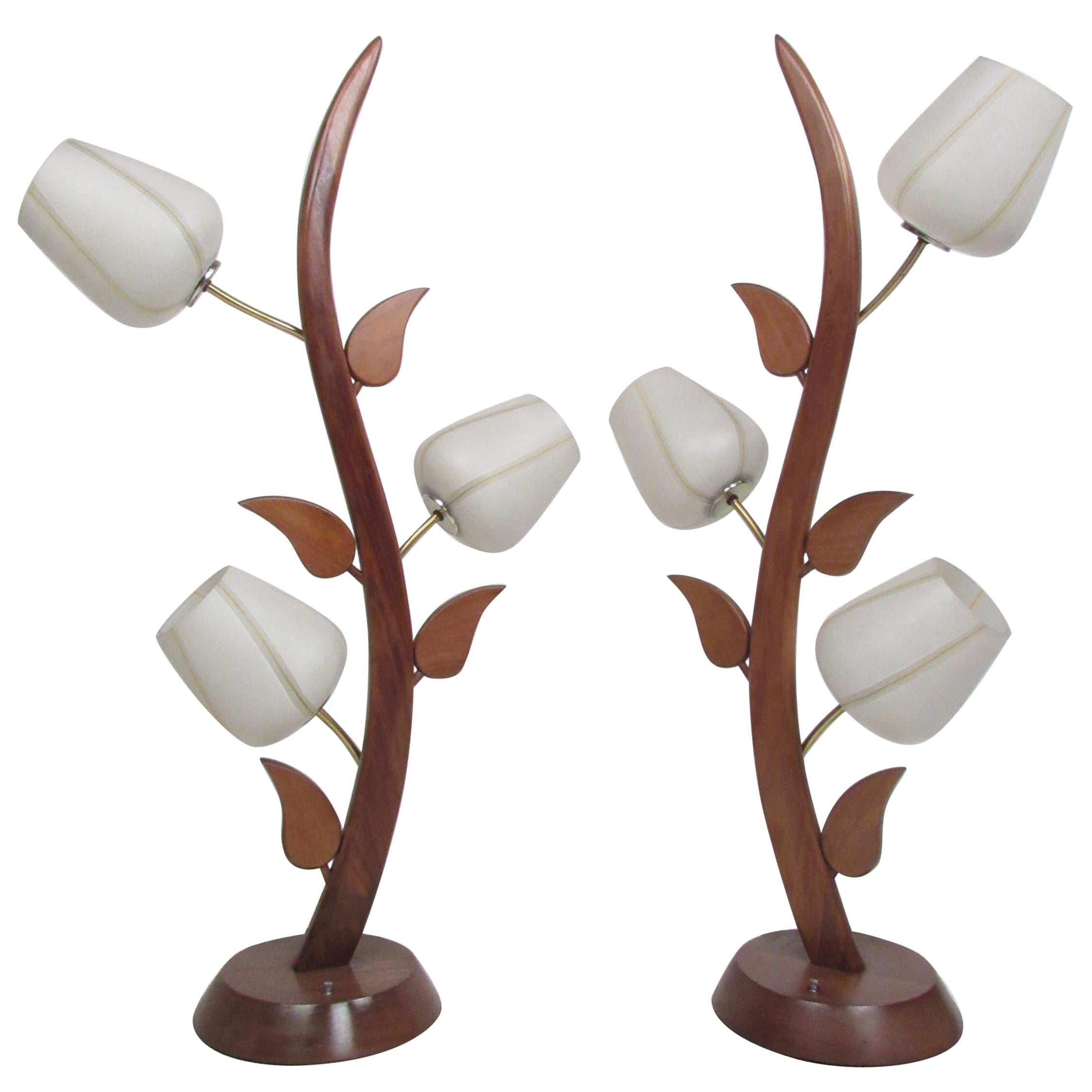 Paire de lampes vintage d'inspiration florale en vente